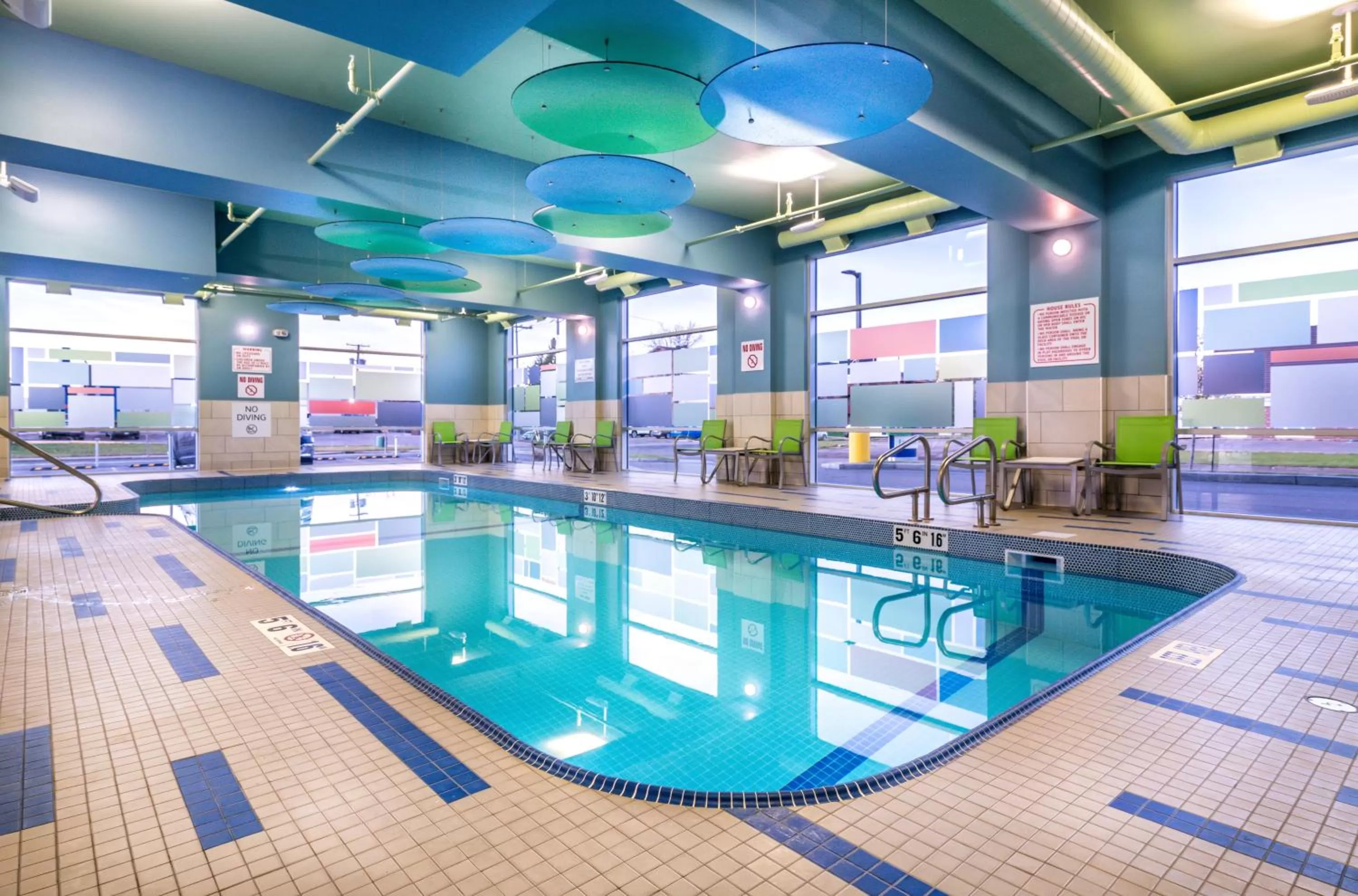 Swimming pool in Holiday Inn Express & Suites - Brandon by IHG