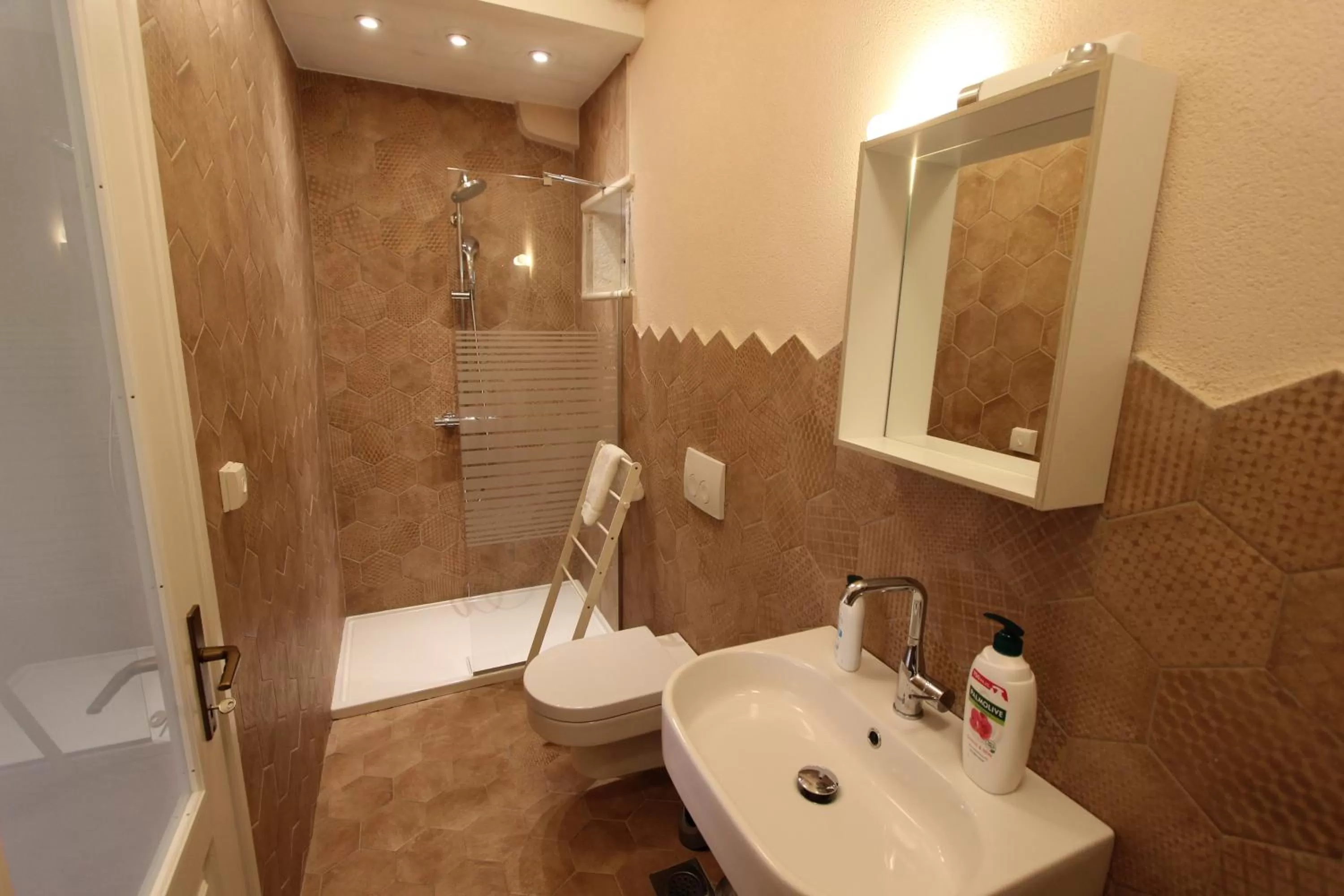 Shower in Central Apartments Integrated Hotel