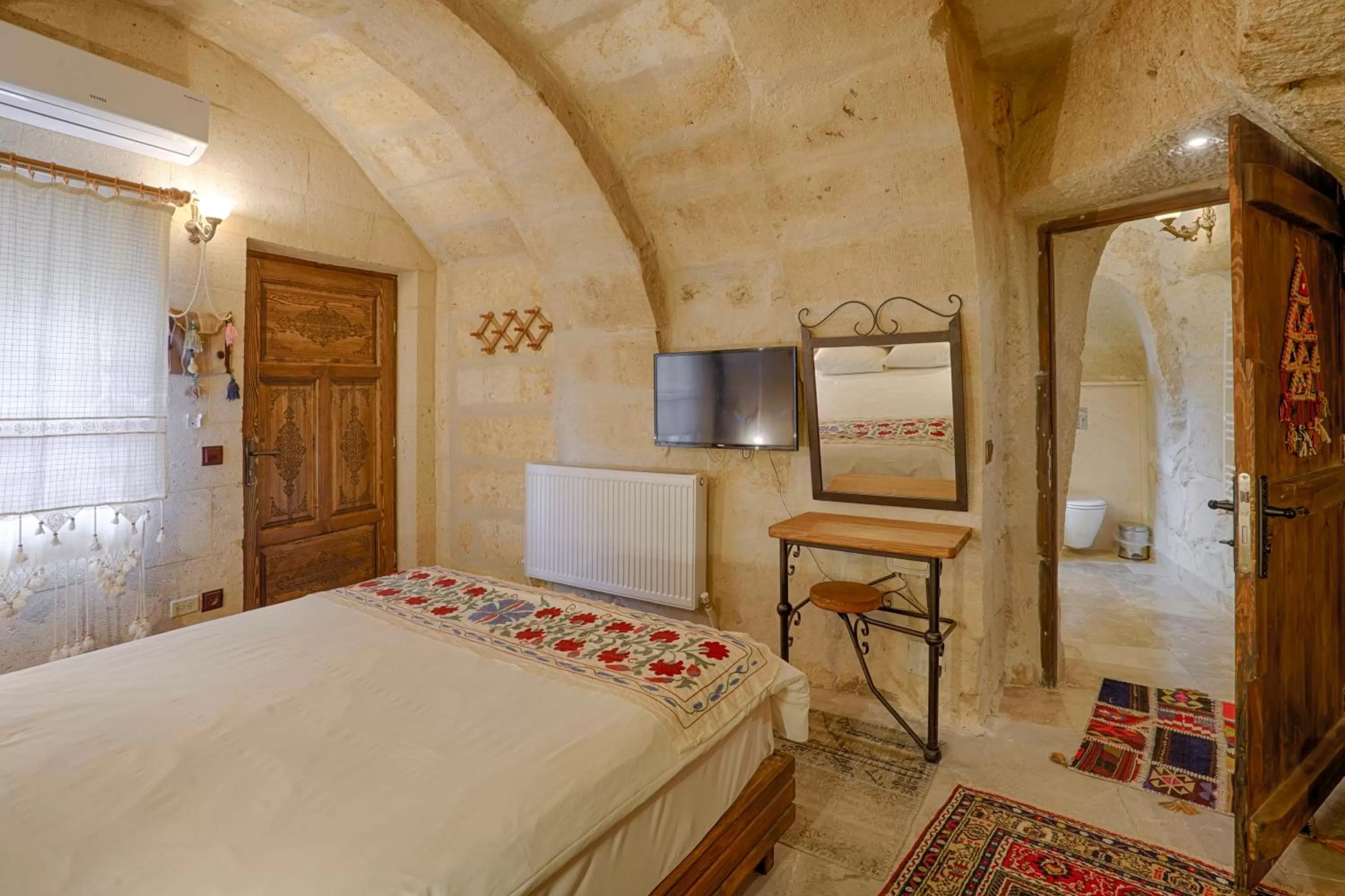Bed in Tulip Cave Suites