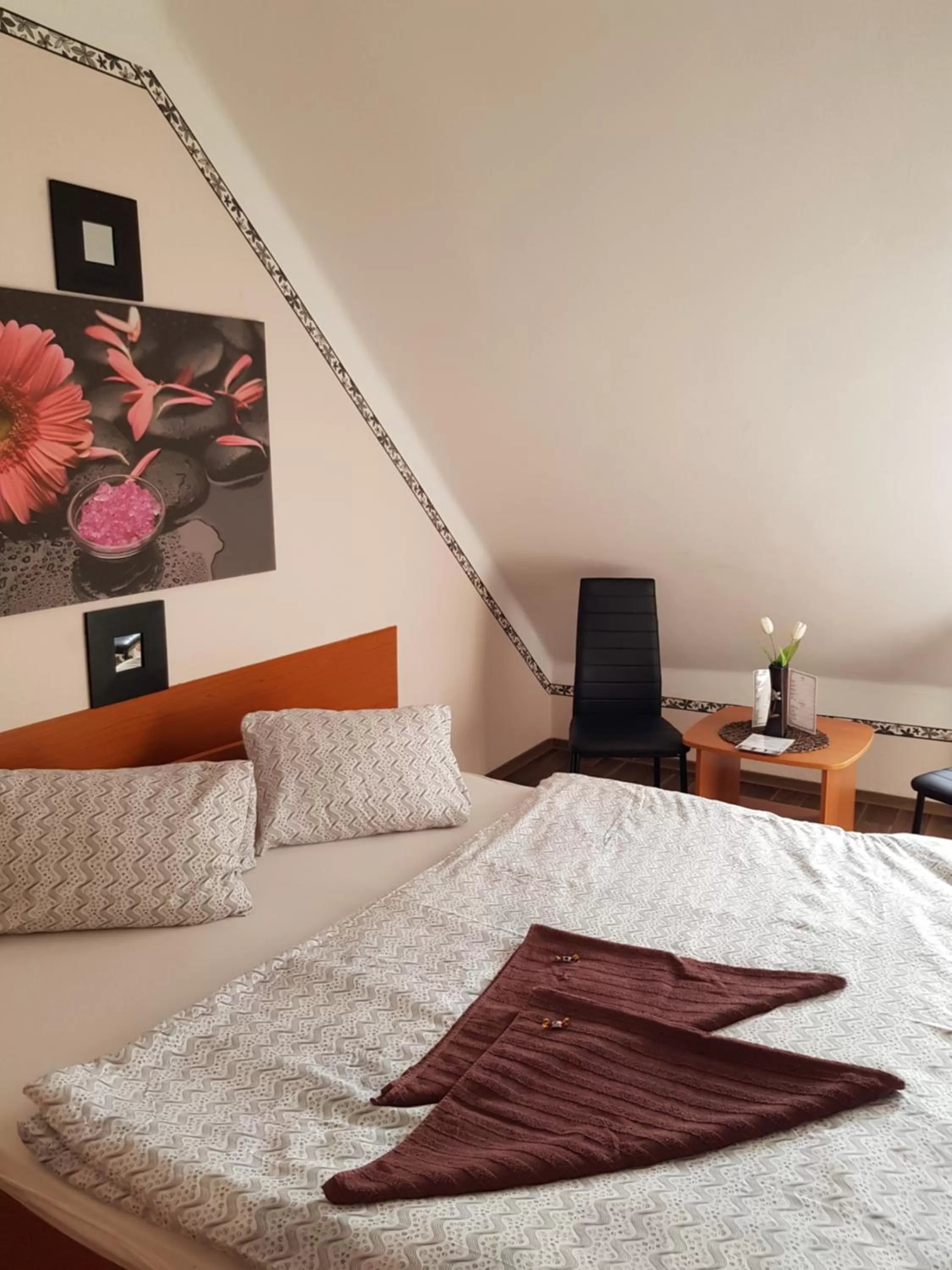 Bed in Romantik Étterem - Panzió