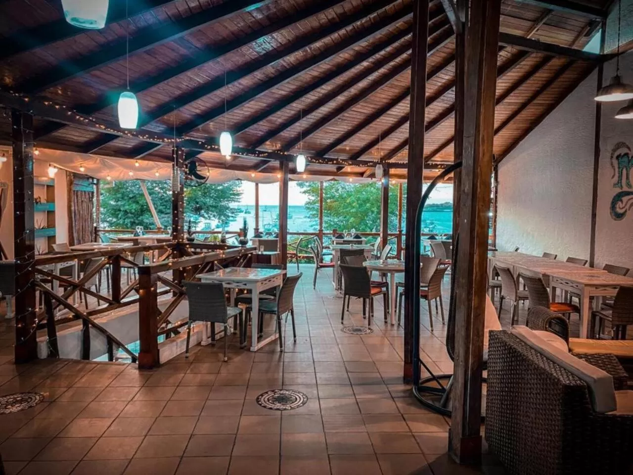 Restaurant/Places to Eat in Hotel Miconia