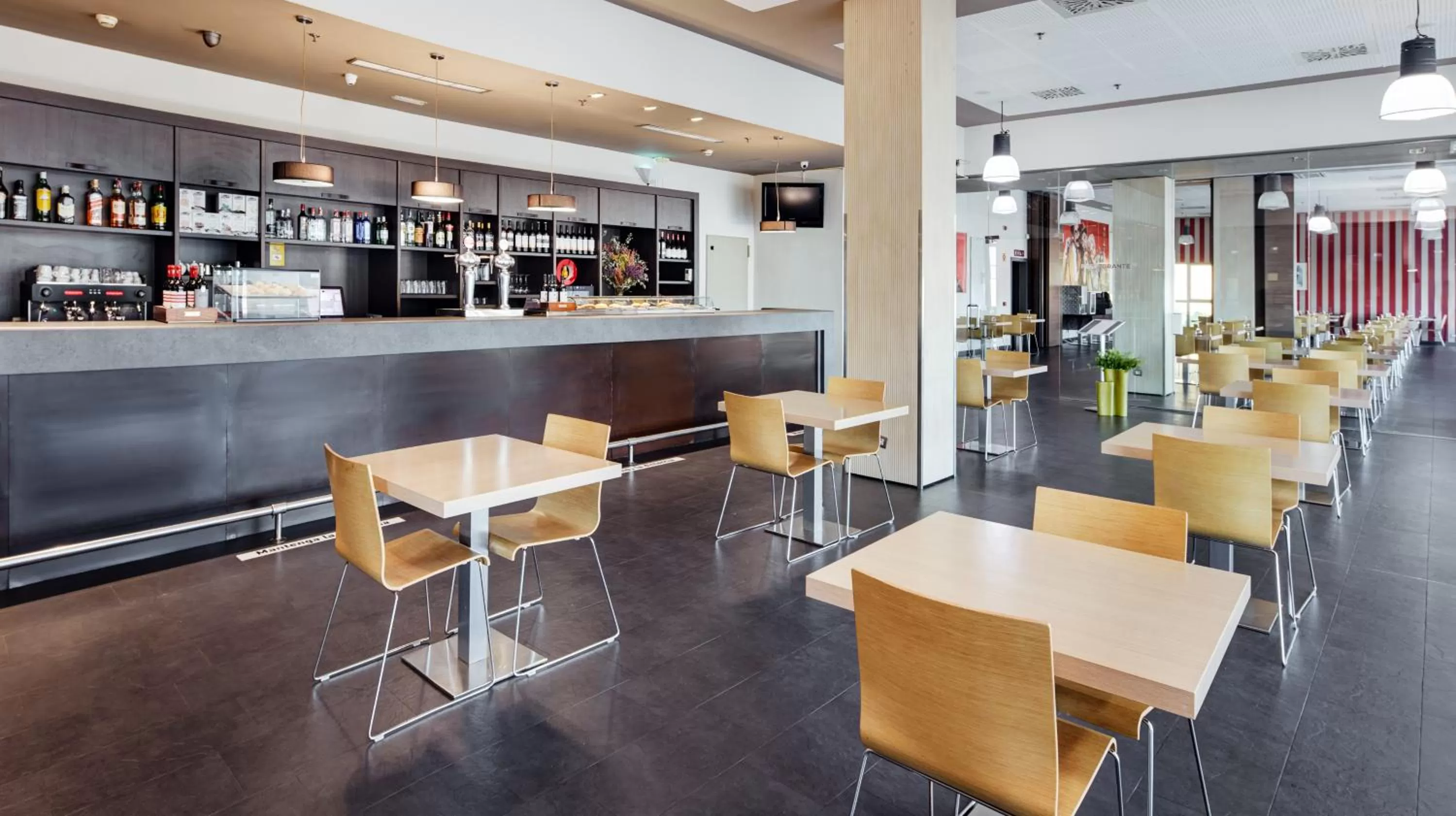 Lounge or bar in Sercotel Plaza Feria