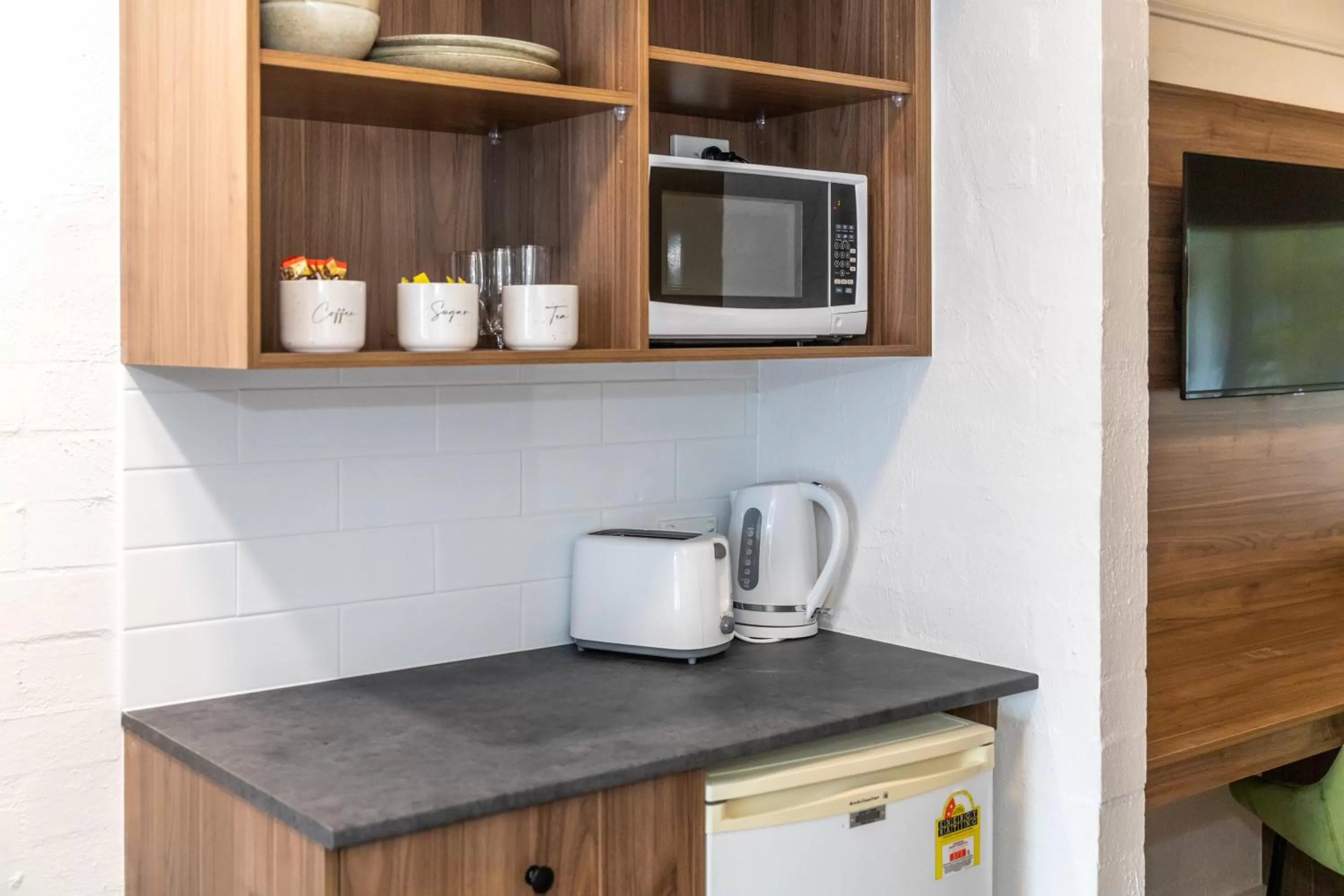 Kitchen or kitchenette in Salisbury Hotel Motel