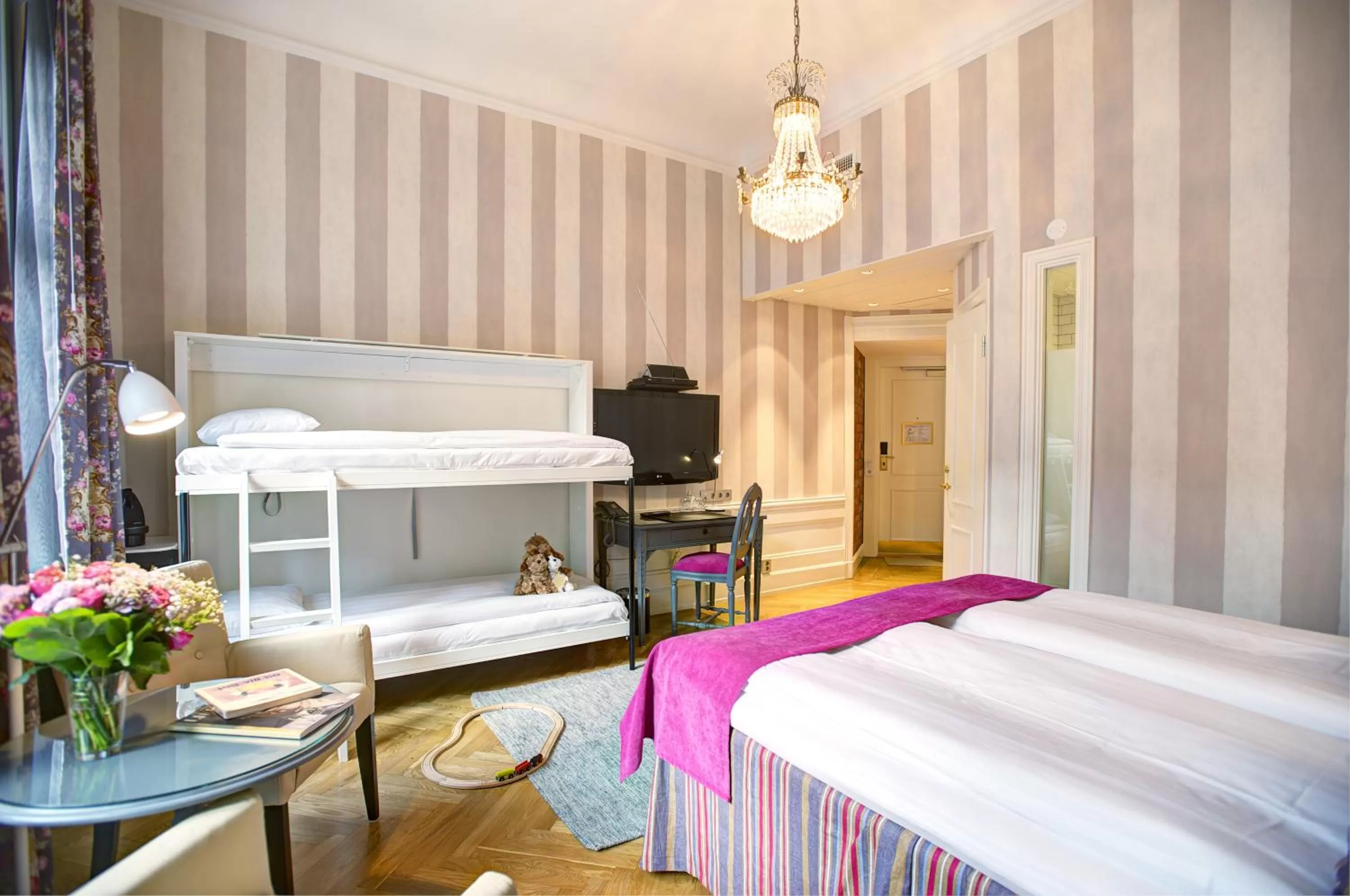 Photo of the whole room, Bed in Hotel Kung Carl, WorldHotels Crafted