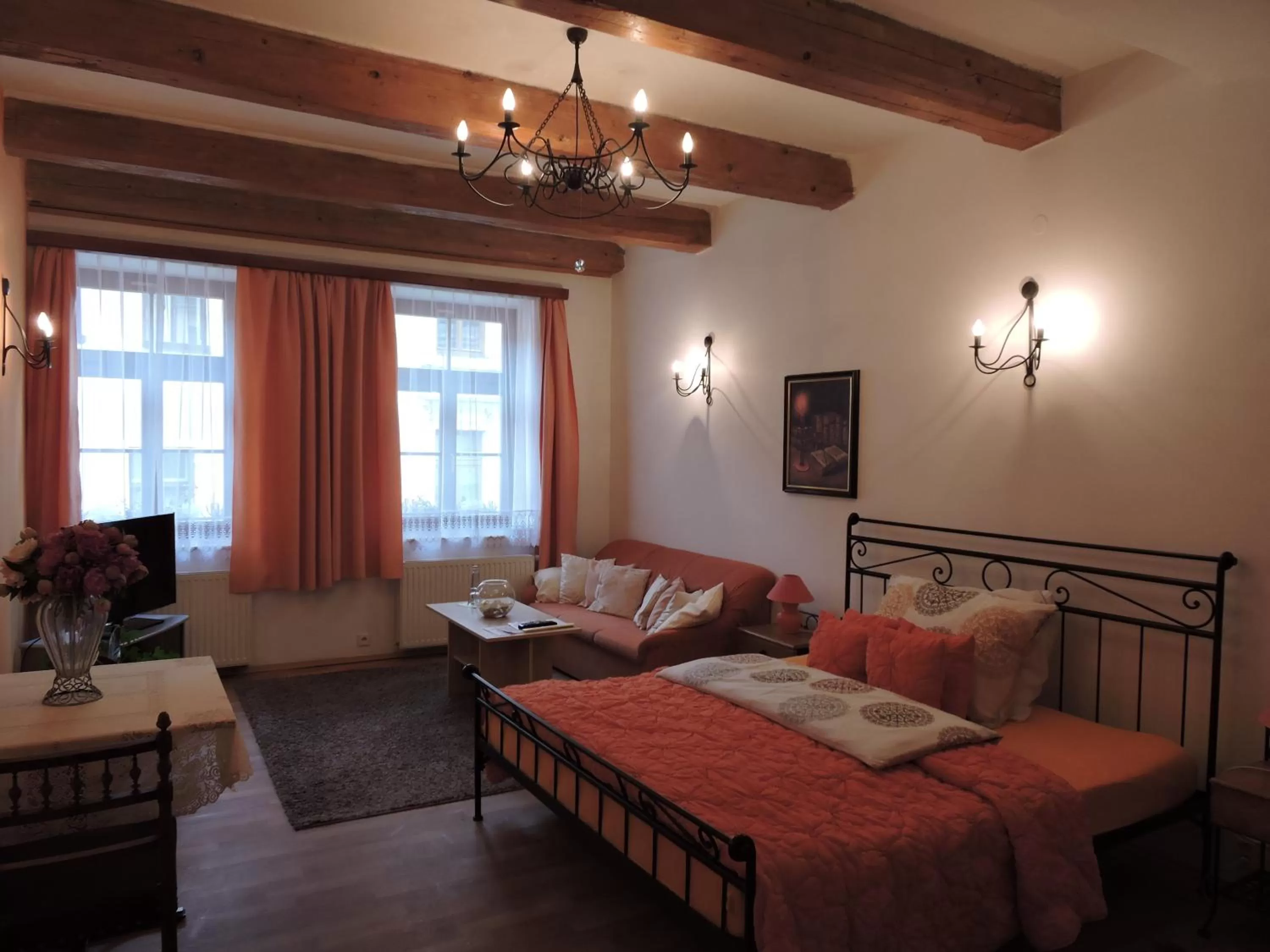 Photo of the whole room, Seating Area in Hotel Atrium