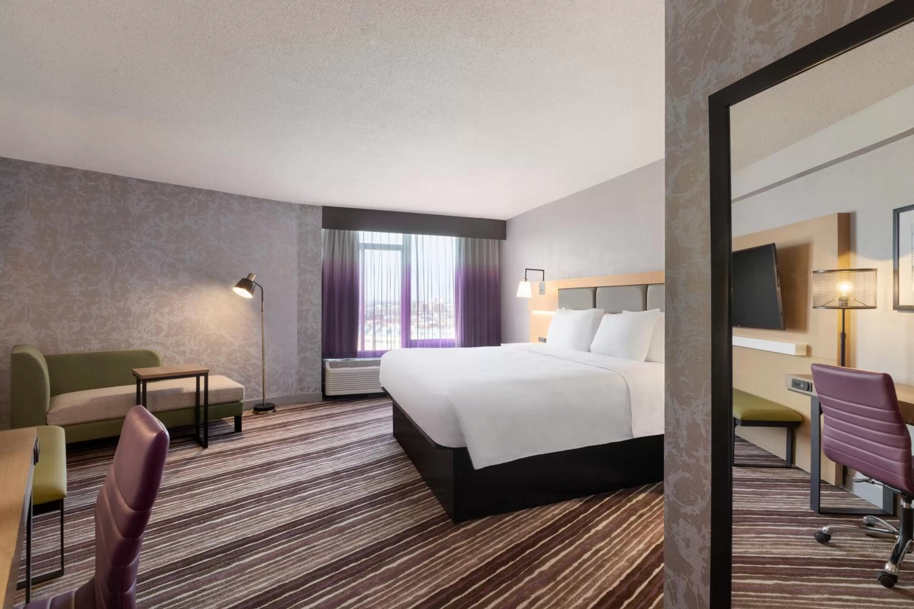 Bedroom, Bed in Holiday Inn Philadelphia Arpt-Stadium Area by IHG