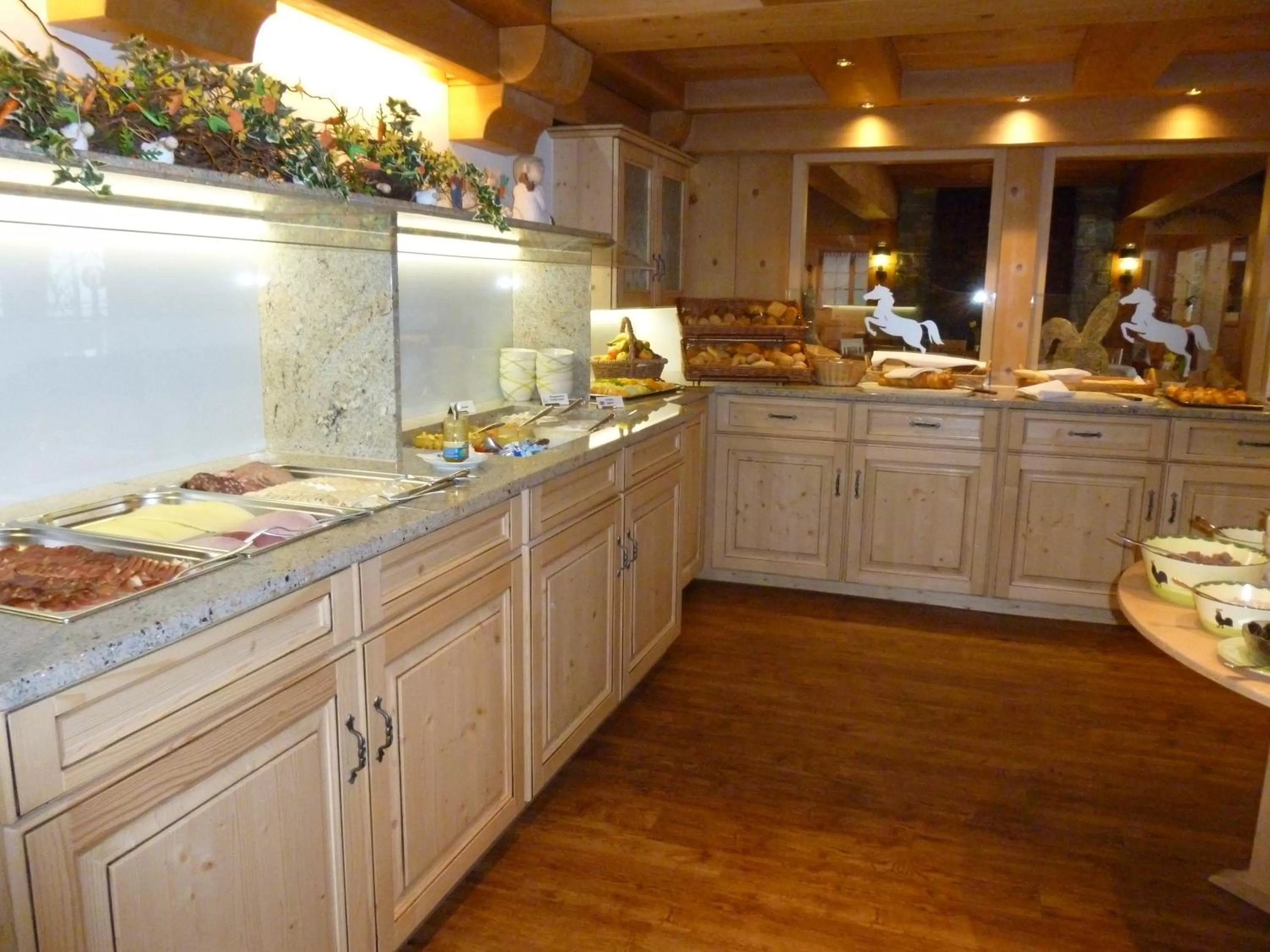 Buffet breakfast, Restaurant/Places to Eat in Hotel Schwarzwald-Gasthof Rößle