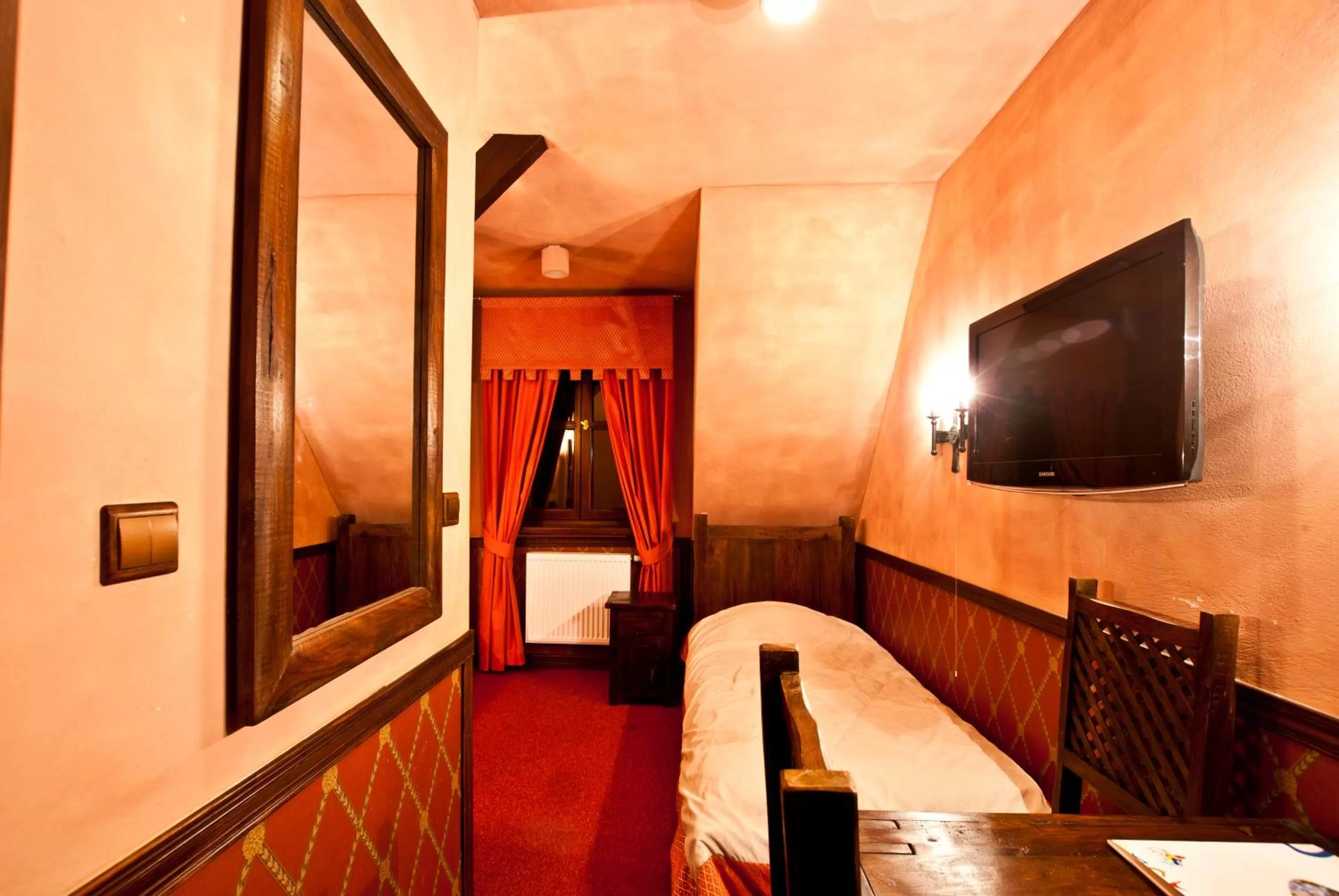 TV and multimedia, TV/Entertainment Center in Zamek Uniejów