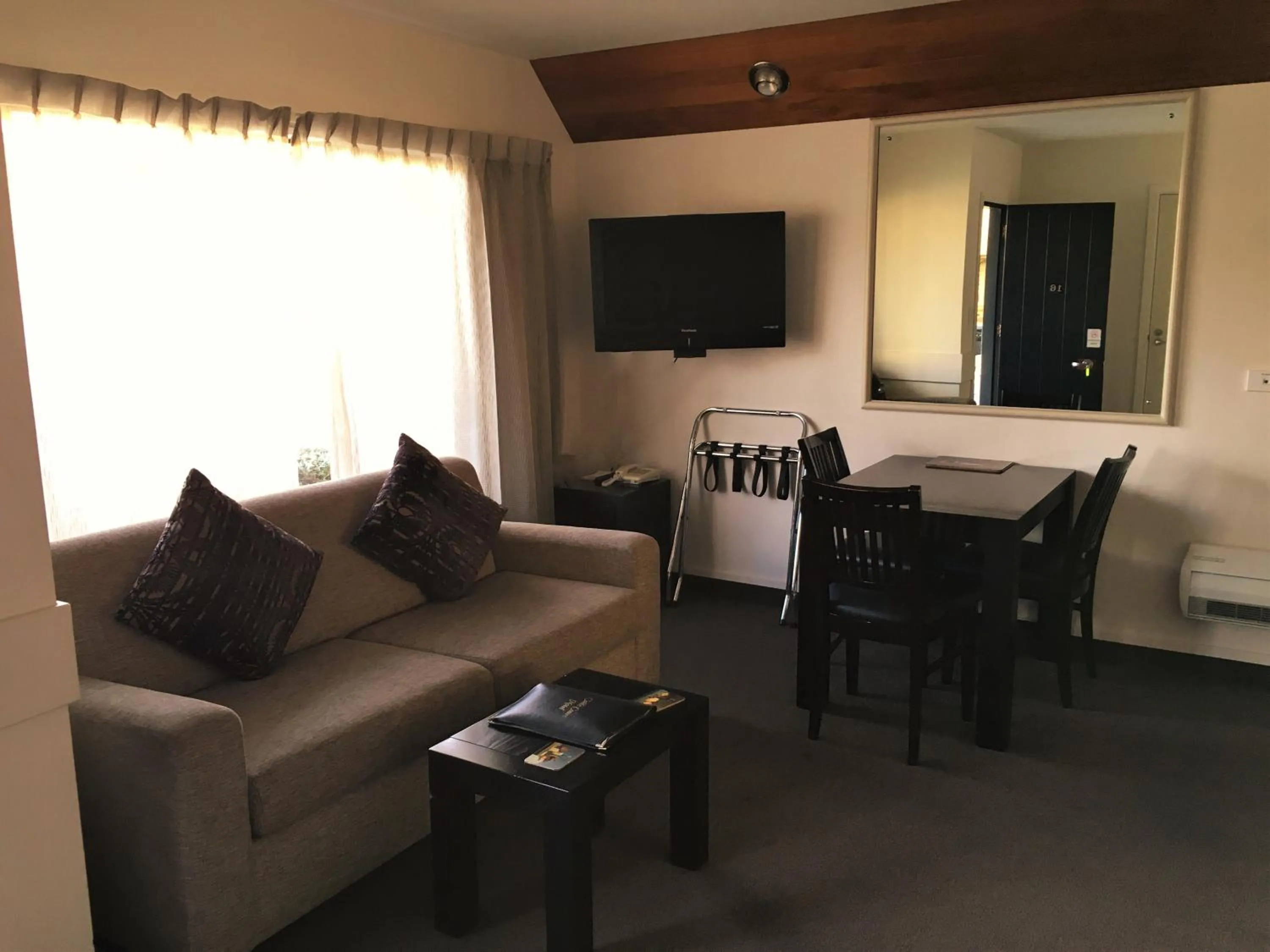 Living room in Cable Court Motel