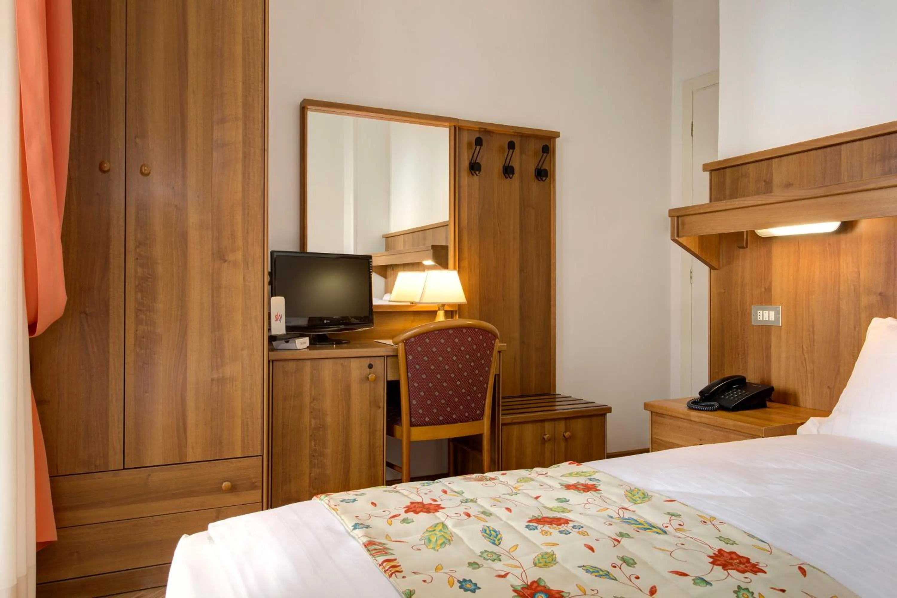 Photo of the whole room, Bed in Hotel Cavalieri Palace & Suites