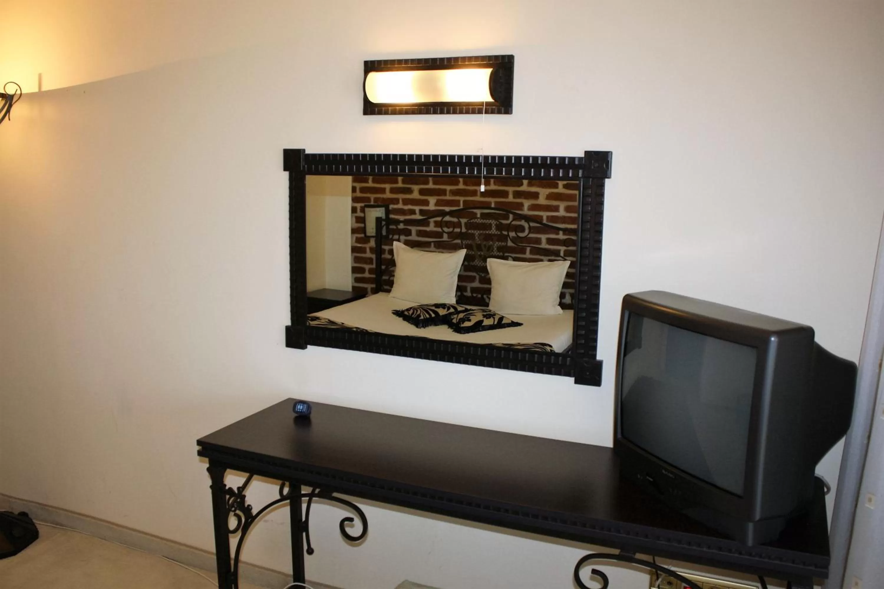 Photo of the whole room, TV/Entertainment Center in Hotel Villa Verde