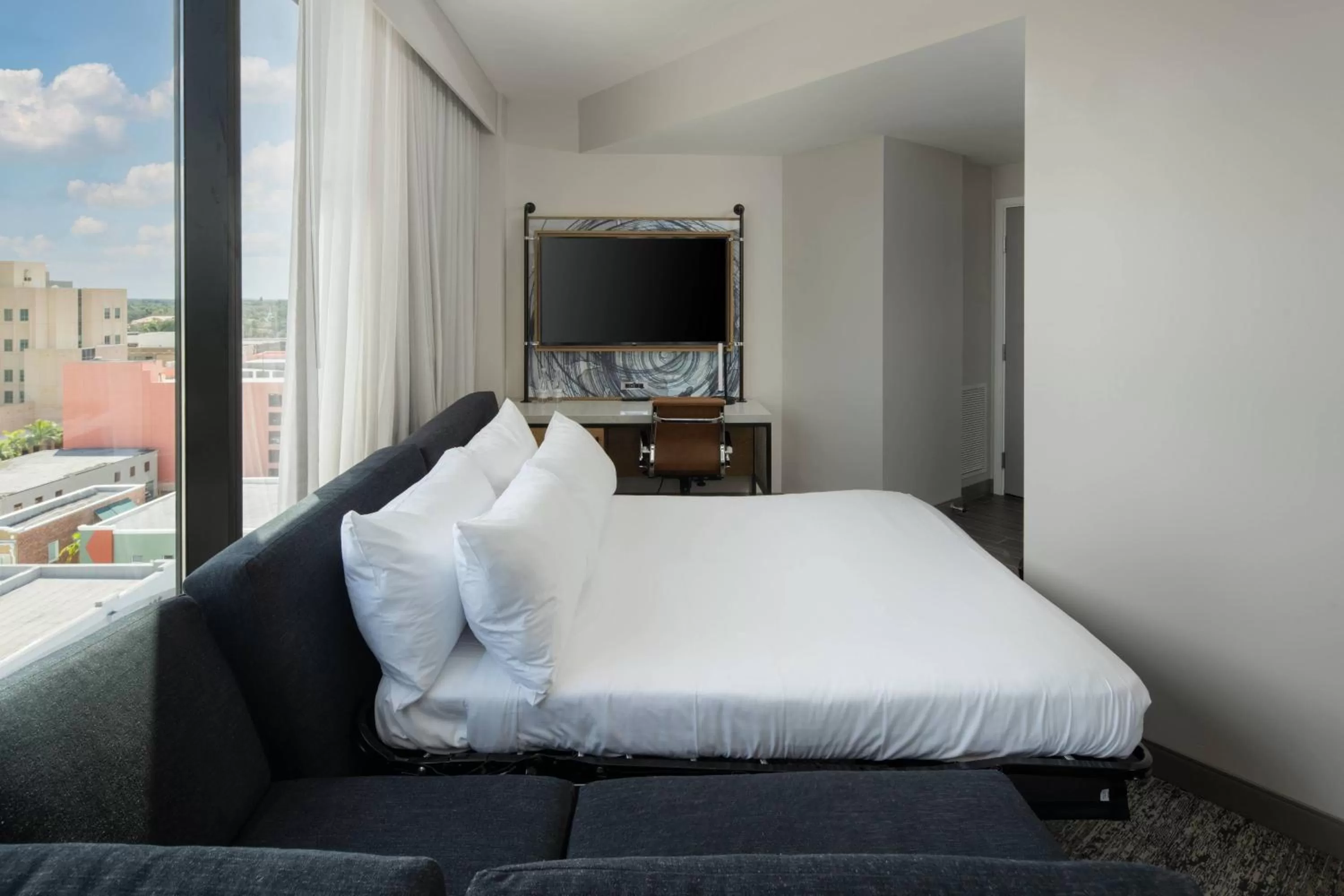 Bedroom, Bed in Luminary Hotel & Co., Autograph Collection