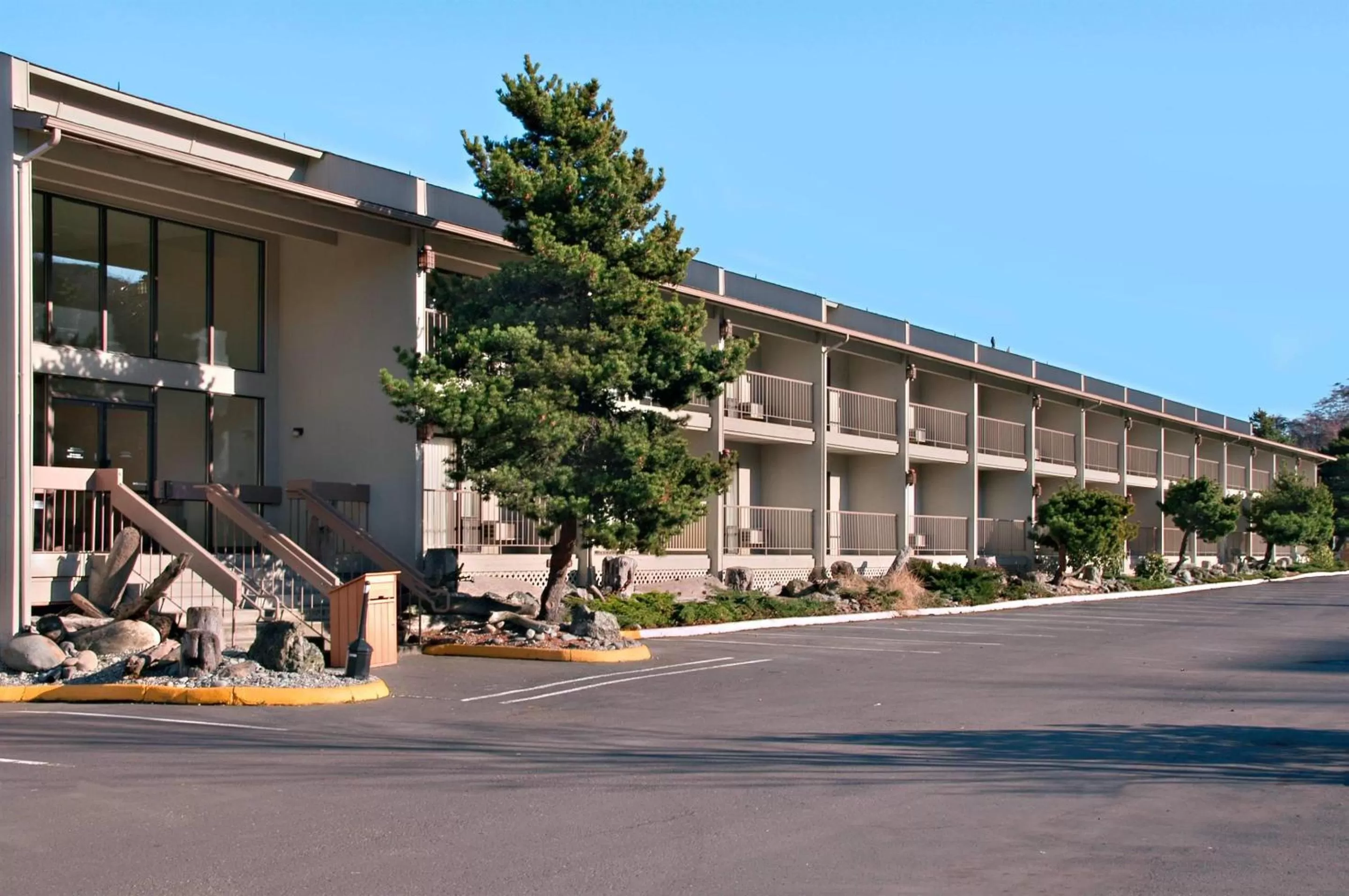 Property building in Red Lion Hotel Port Angeles Harbor