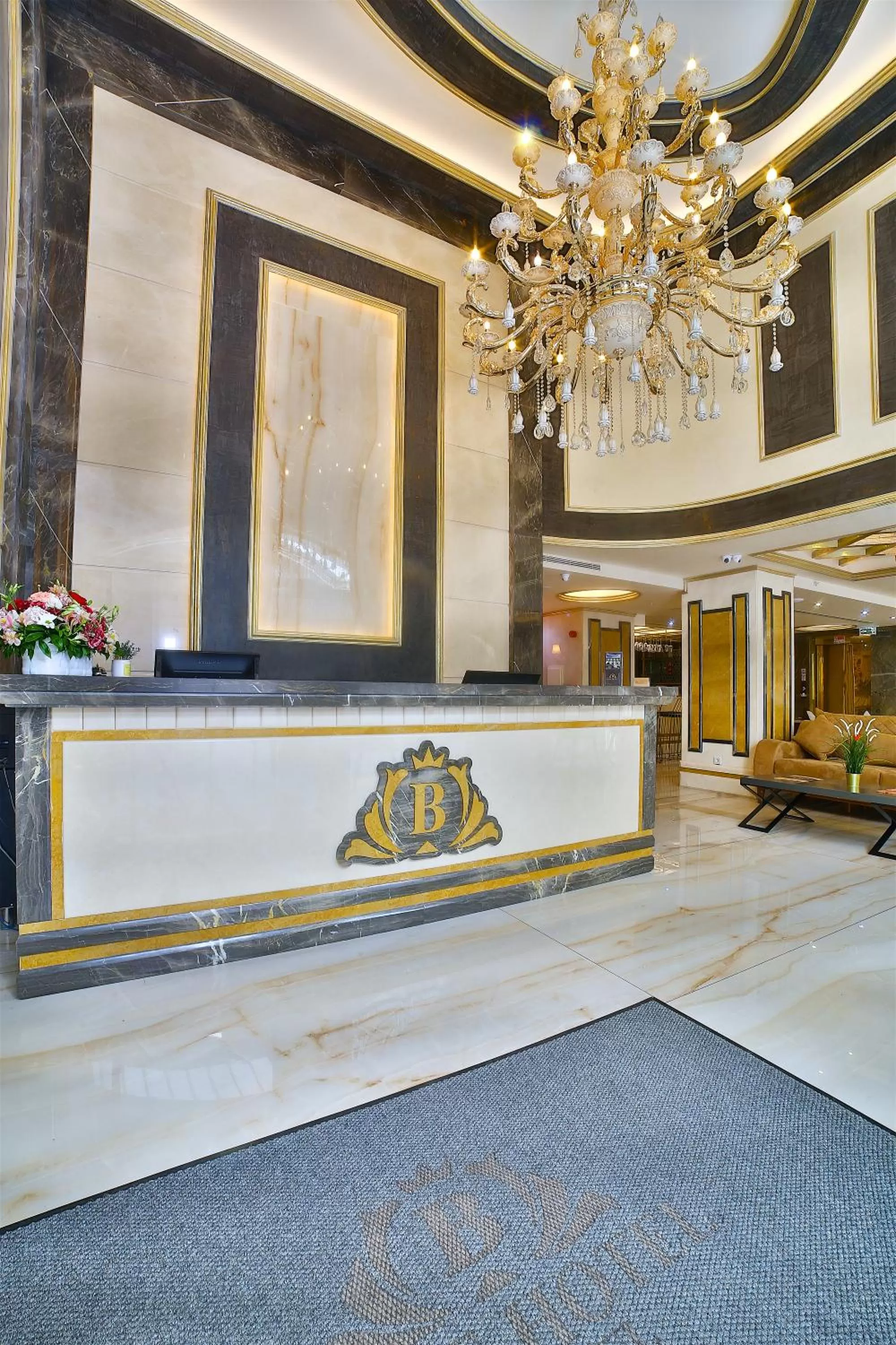 Lobby or reception in Büke Hotel Şişli