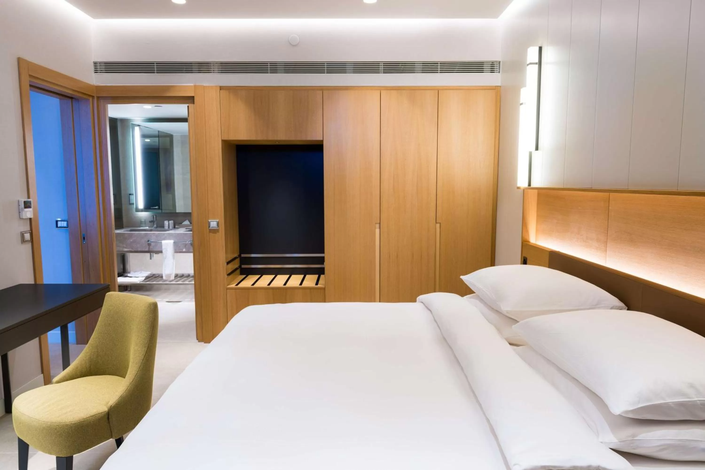 Bed in Radisson Hotel Dakar Diamniadio