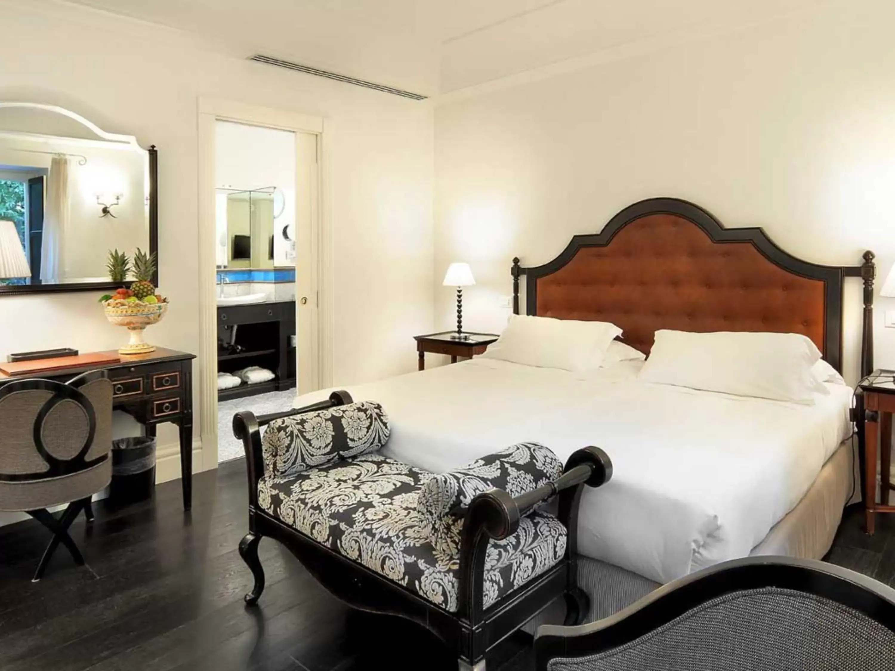 Superior Double or Twin Room in Villa Athena Resort Superior Double or Twin Room in Villa Athena Resort