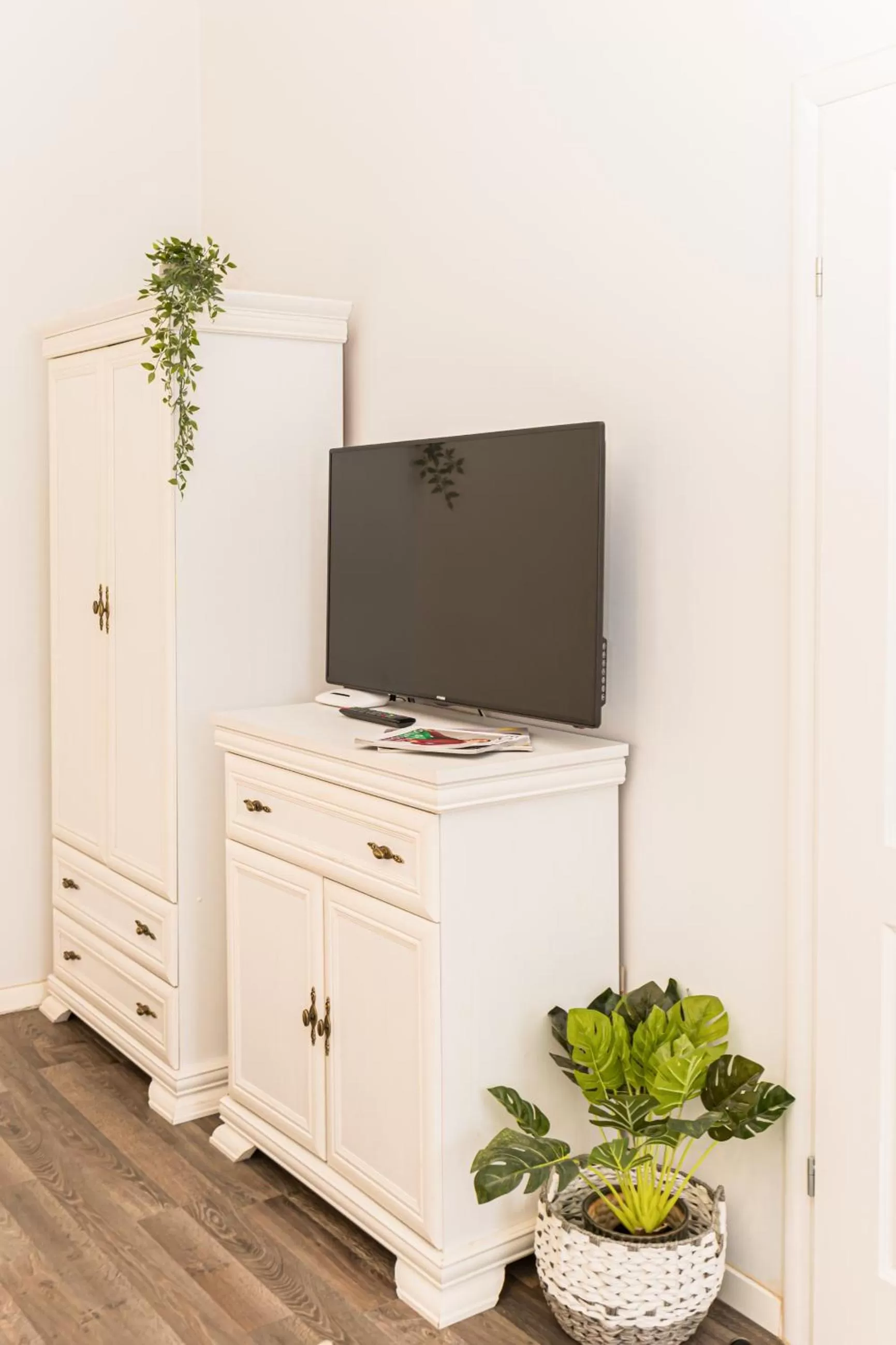 TV and multimedia, TV/Entertainment Center in ALBERT RESIDENCE with PARKING