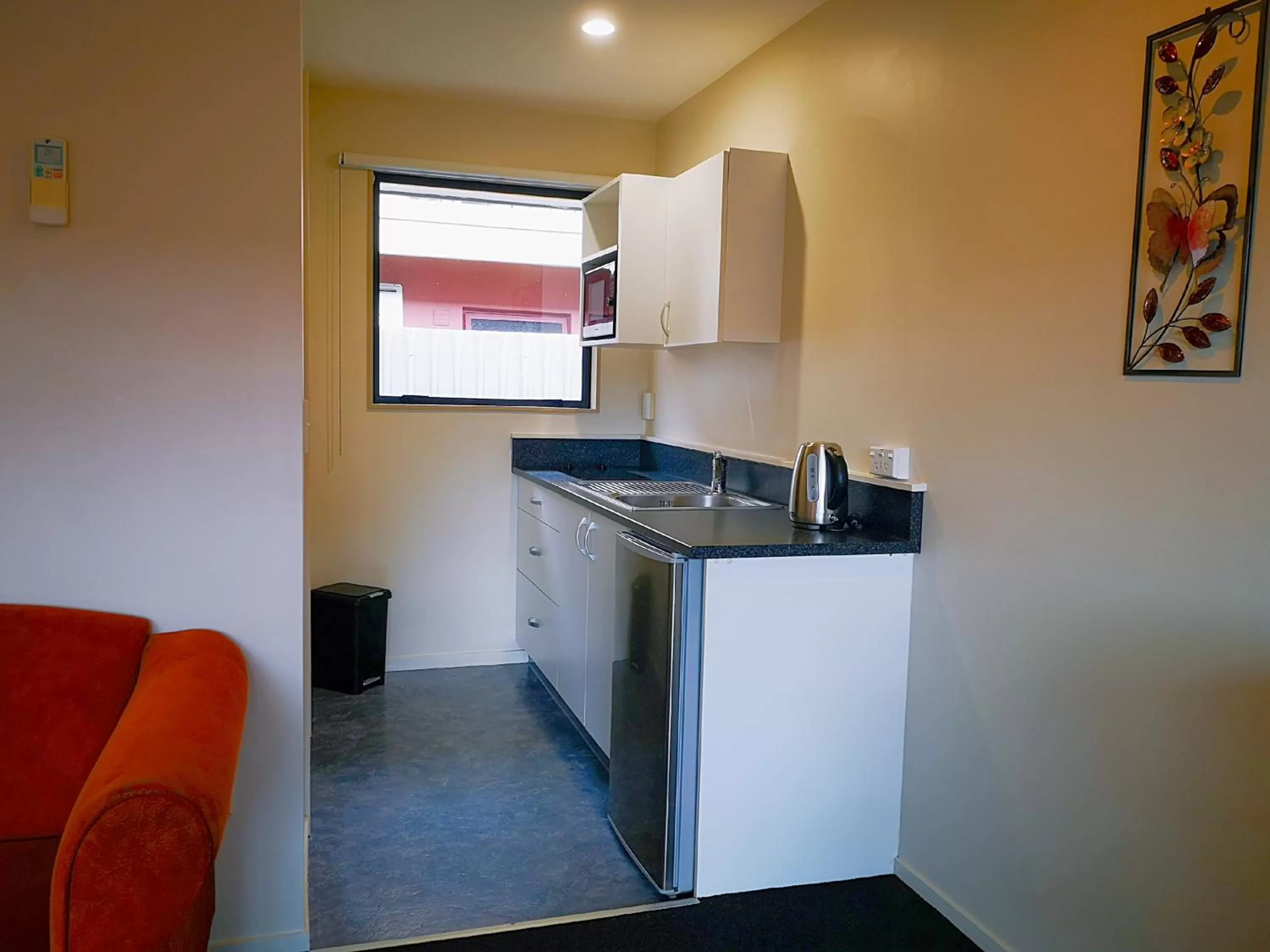 Kitchen or kitchenette in Aston Court Motel