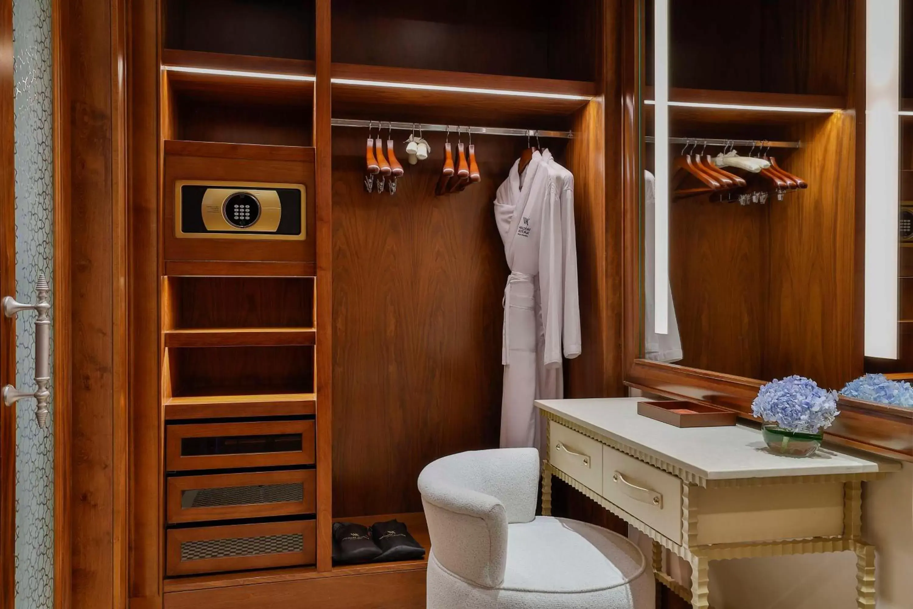 Deluxe King Room - Mobility Access in Waldorf Astoria Ras Al Khaimah Deluxe King Room - Mobility Access in Waldorf Astoria Ras Al Khaimah