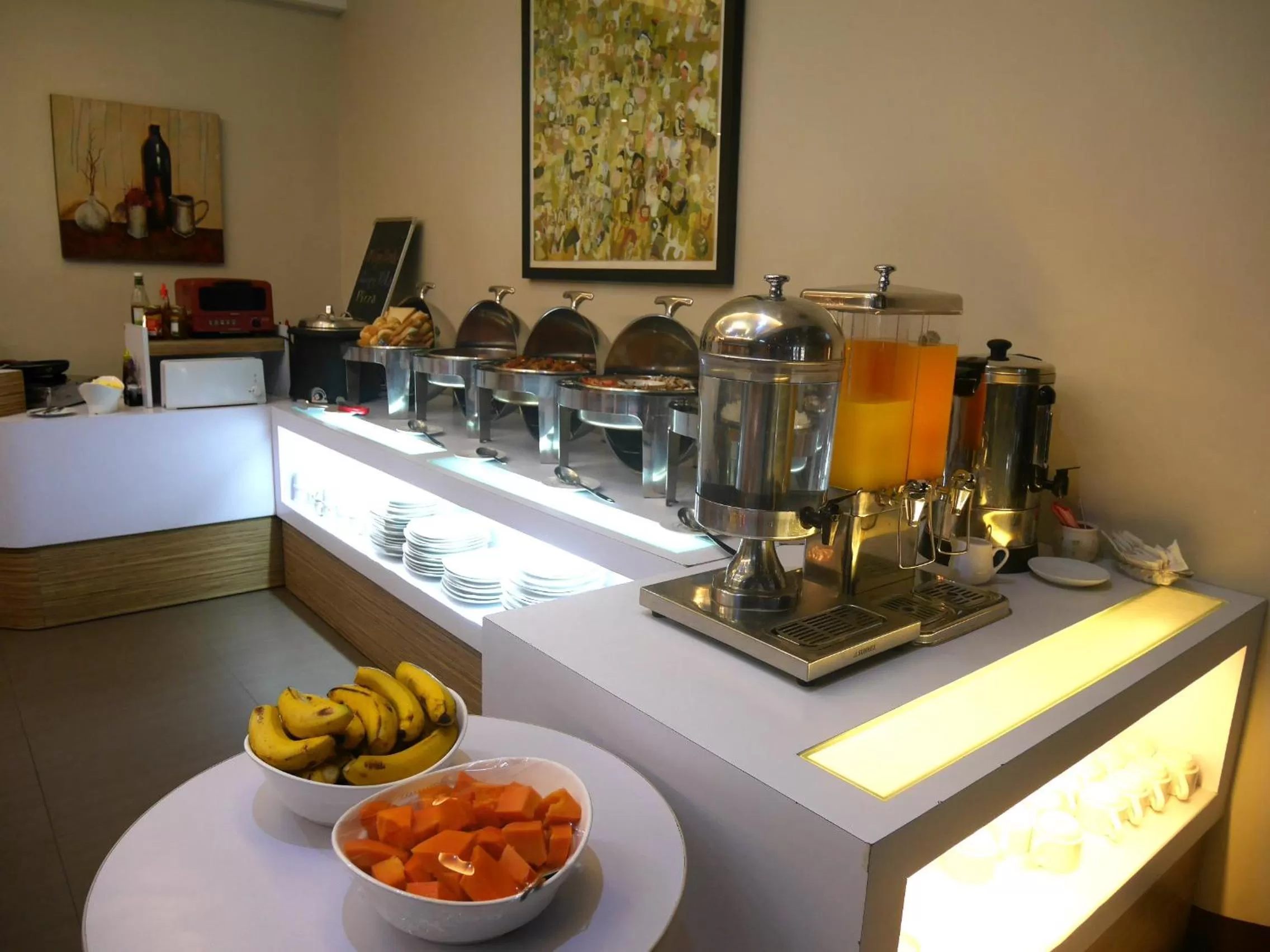 Food in Circle Inn Hotel and Suites Bacolod