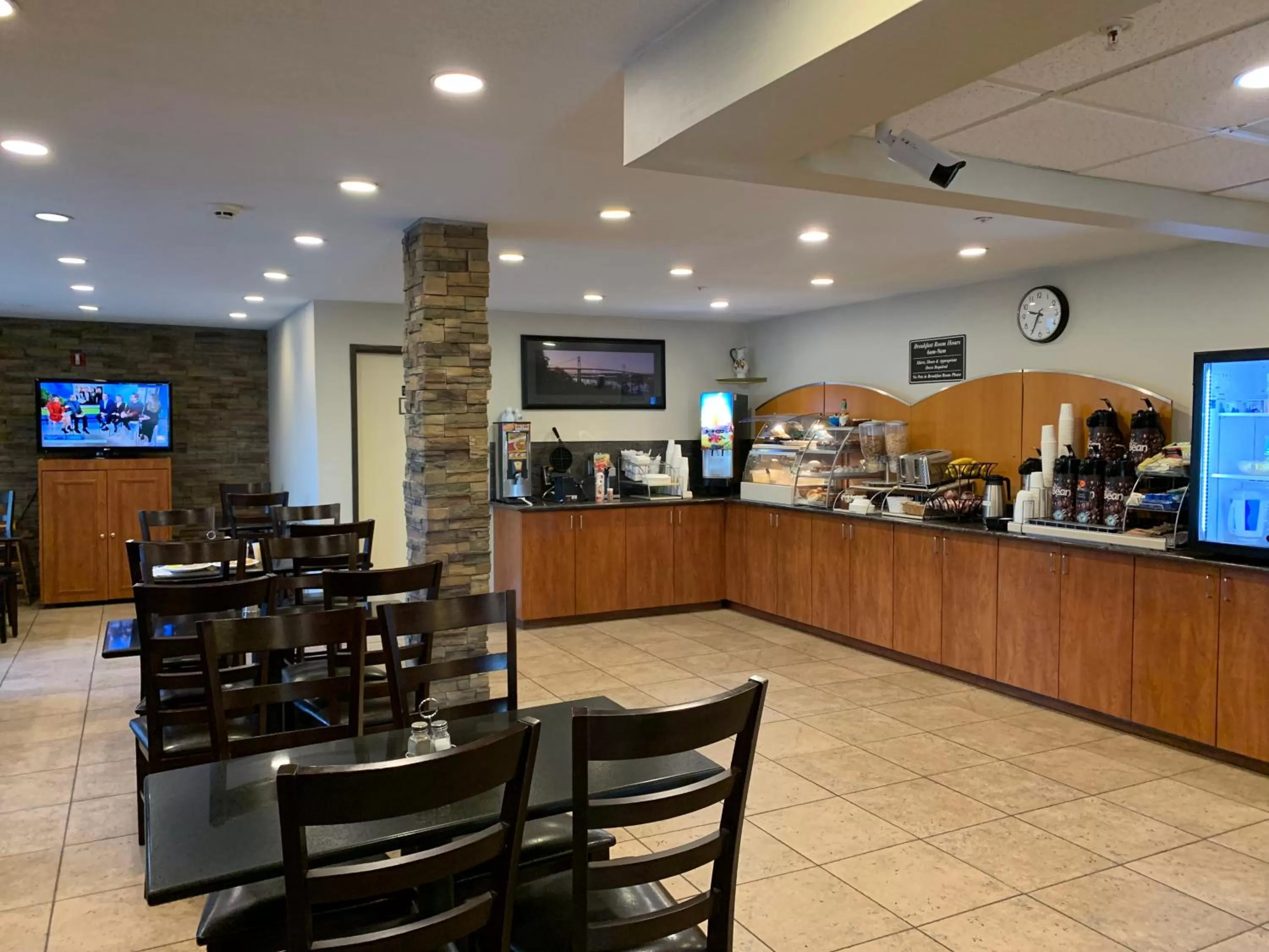 Restaurant/places to eat in Ramada by Wyndham Portland