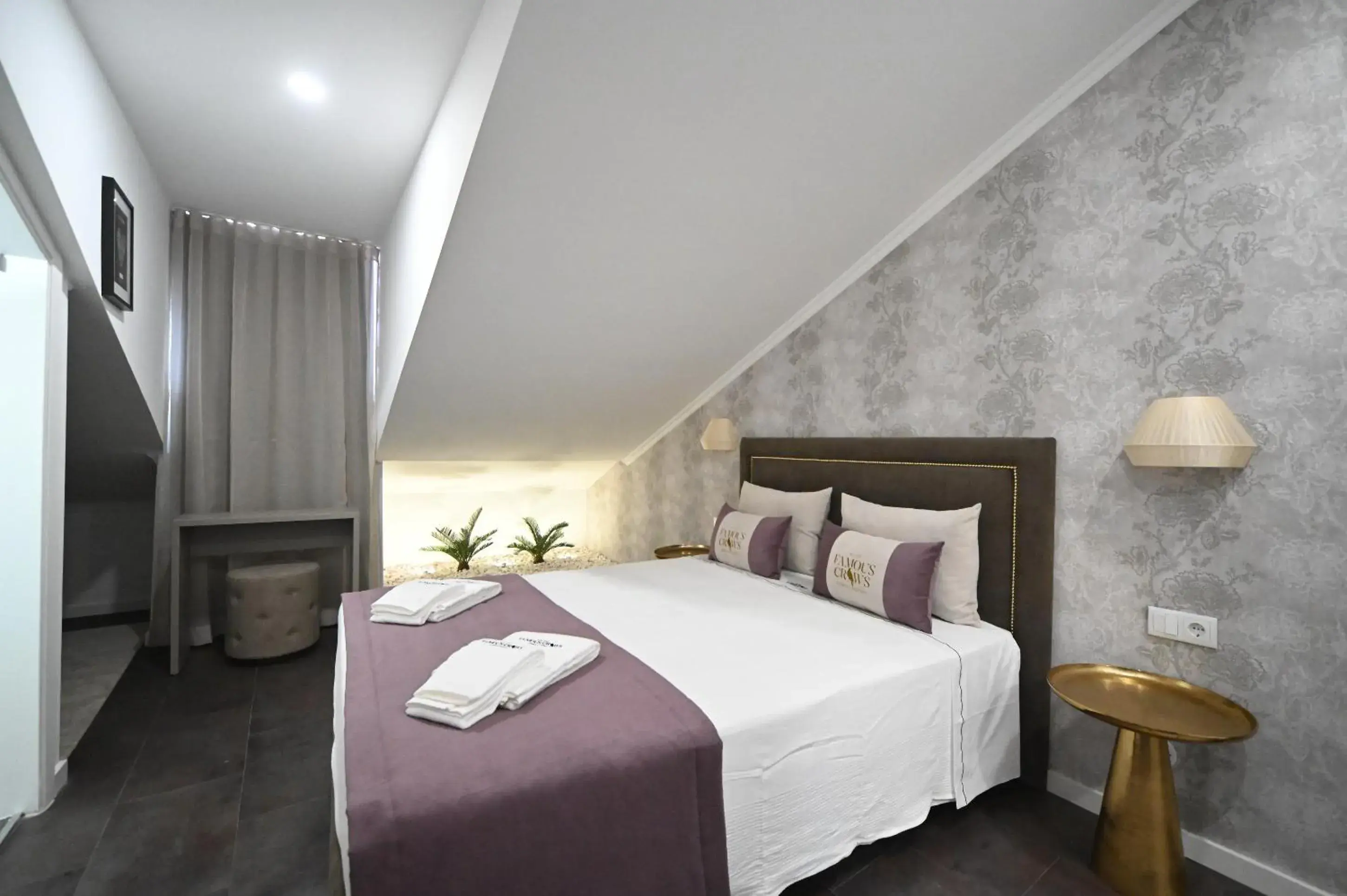 Double Room with Private Bathroom - Fourth Floor in Famous Crows Lisbon Suites Double Room with Private Bathroom - Fourth Floor in Famous Crows Lisbon Suites