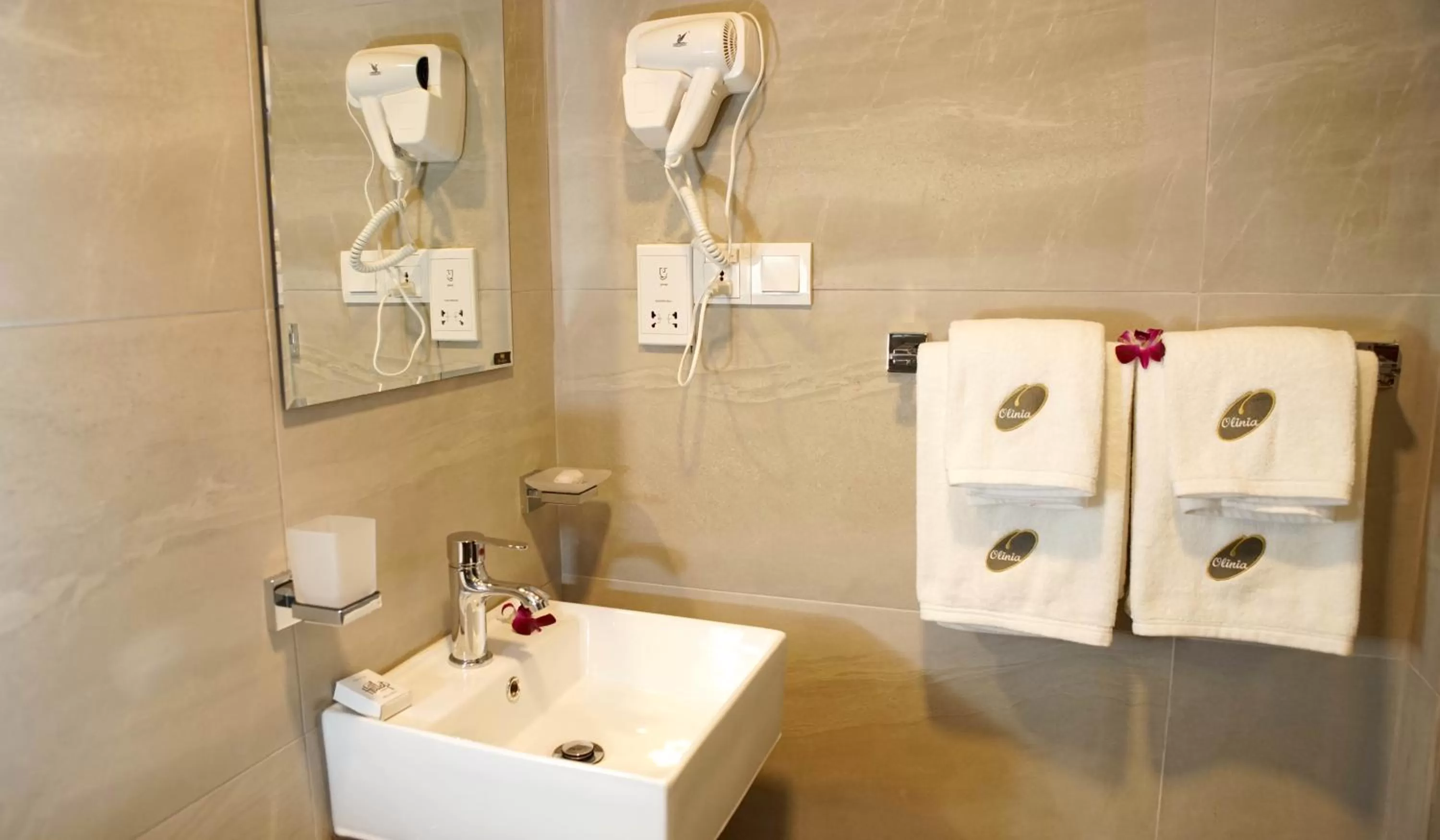 Bathroom in Olinia Airport Hotel