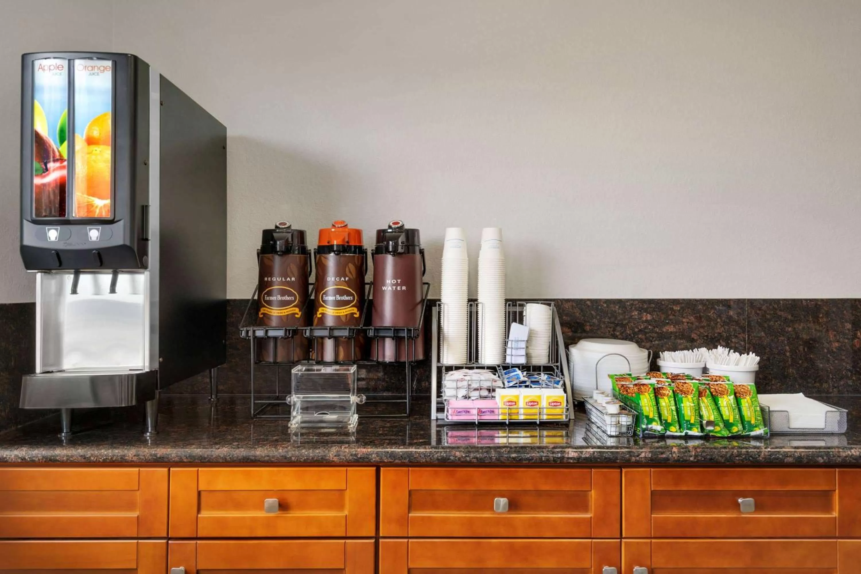 Restaurant/places to eat in Super 8 by Wyndham Houston/Dtwn/I-610