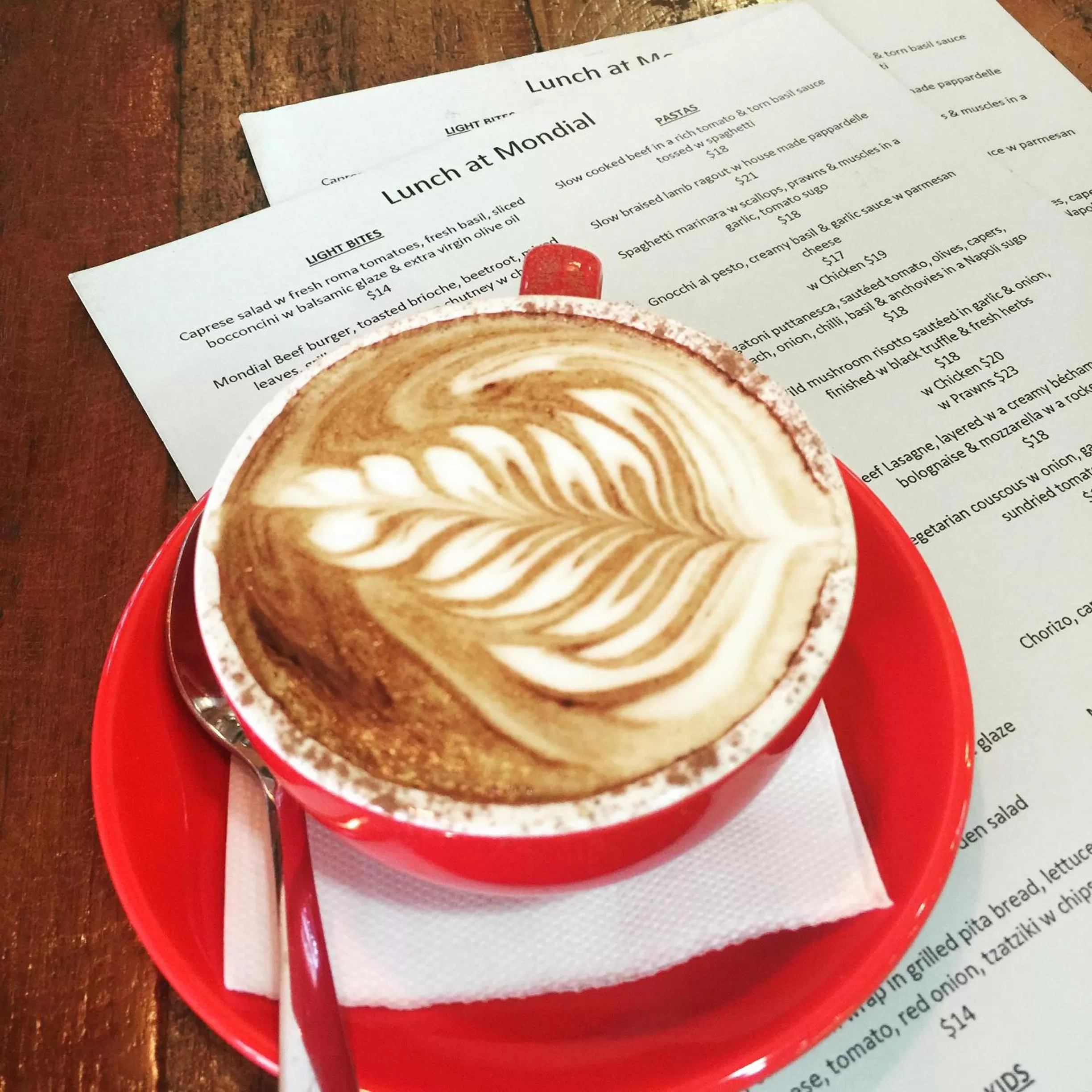 Food and drinks in Royal Albert Hotel