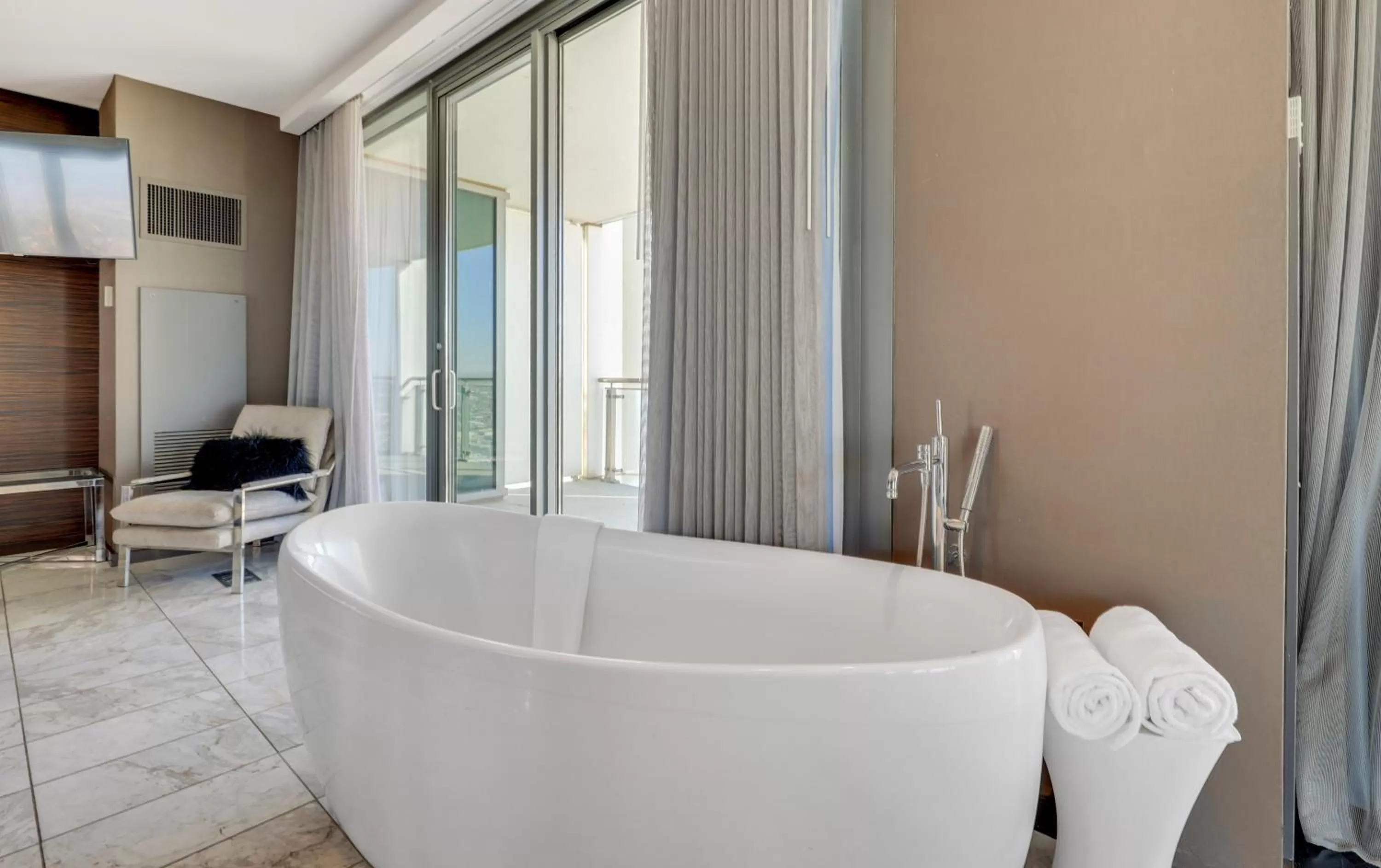 Bath in Vegas Palms HIGH 52nd fl. 1BDR corner penthouse 1220sqft