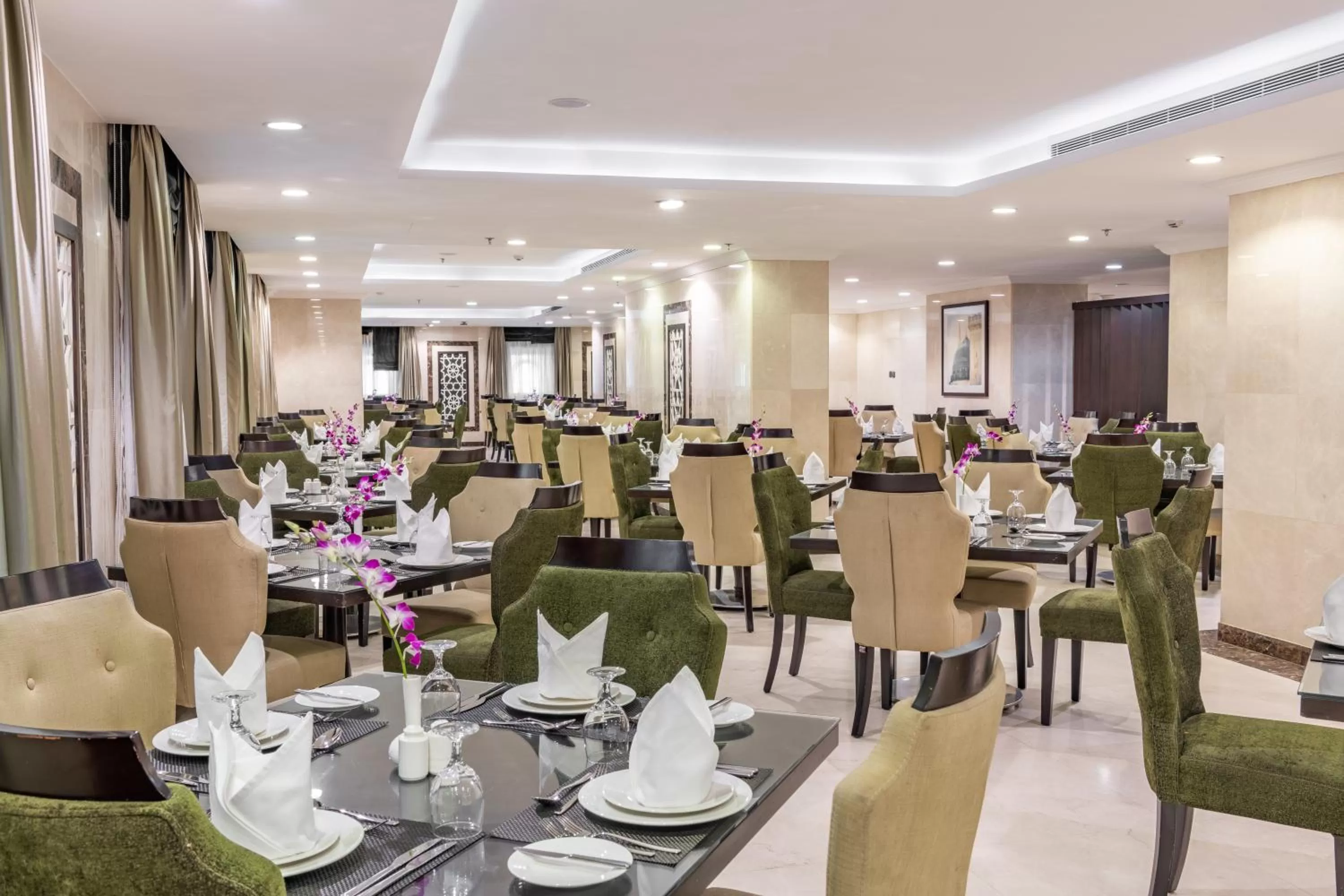Restaurant/places to eat in Taiba Front Hotel