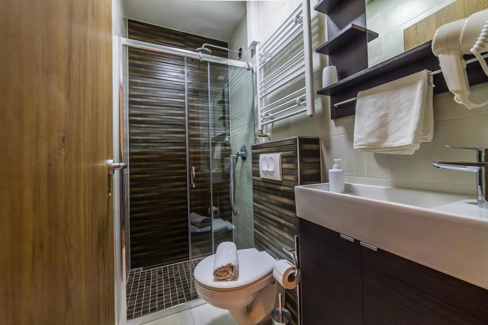 Shower, Bathroom in Sztár Motel Étterem