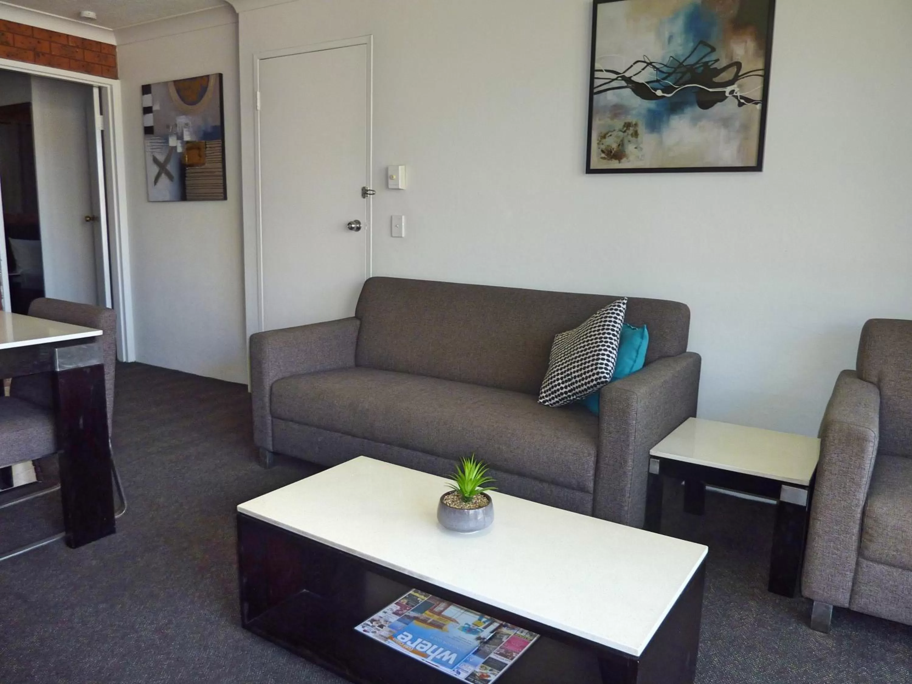 Living room in Jadran Motel & El Jays Holiday Lodge