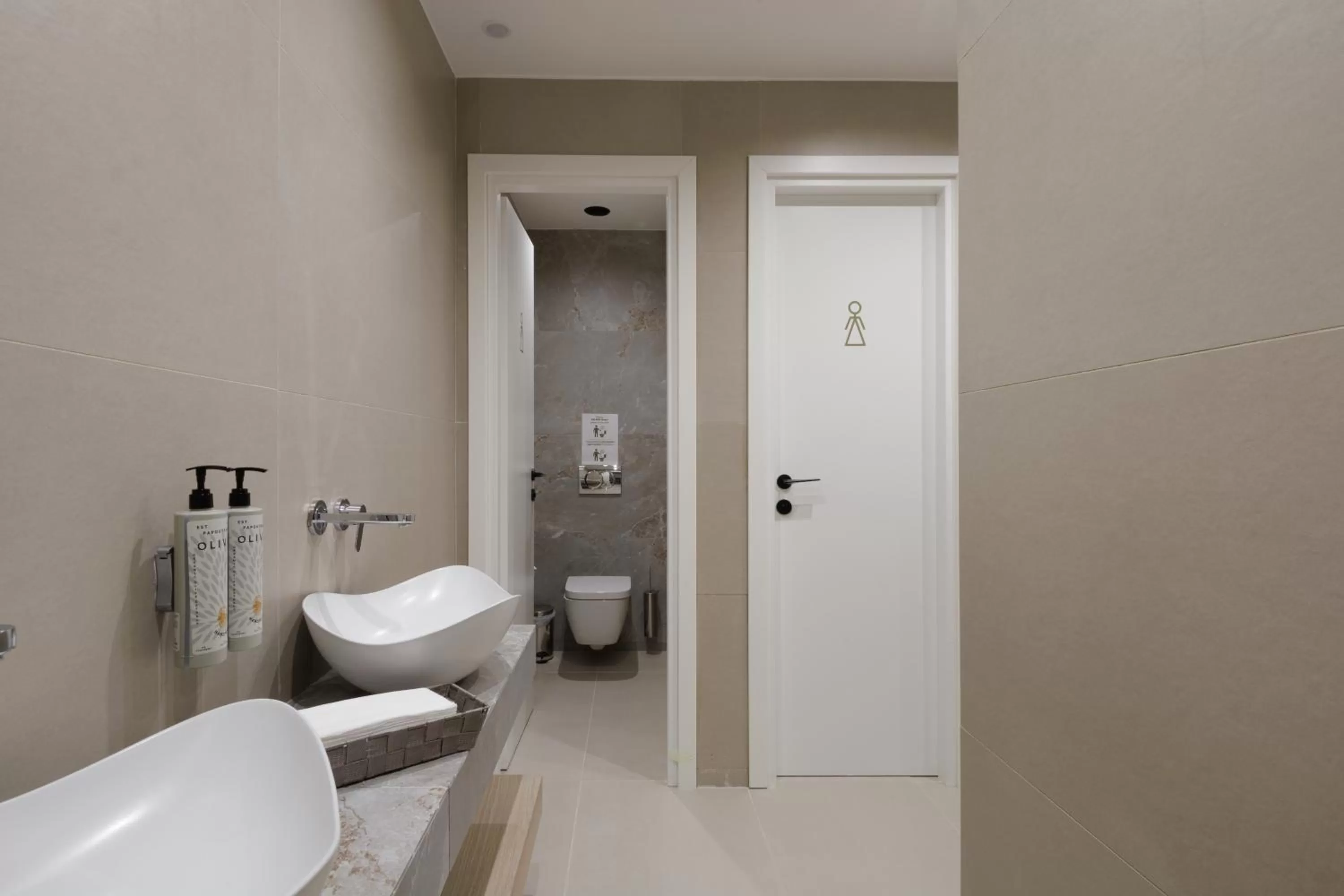 Property building, Bathroom in LUX&EASY Signature Syngrou 234