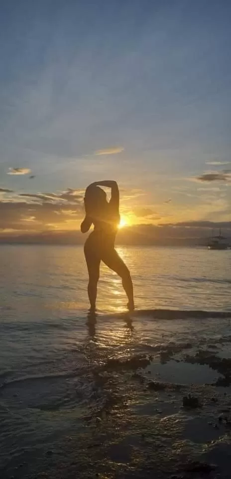 Sunset in Pescador View - Beachfront ,Extensions & nearby the Ocean Hostels & Restaurant Moalboal