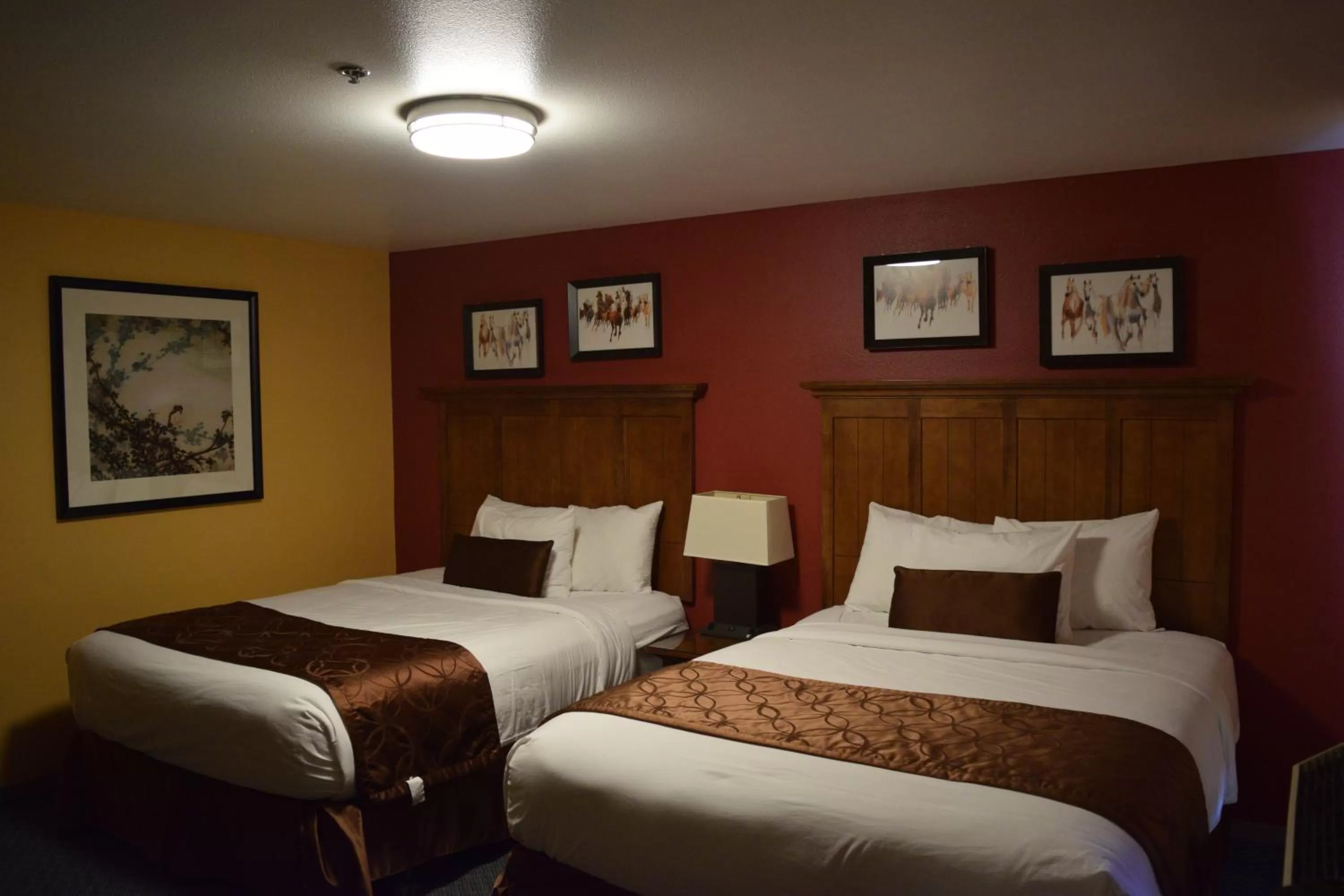 Bedroom, Bed in The Royal Victorian Motel