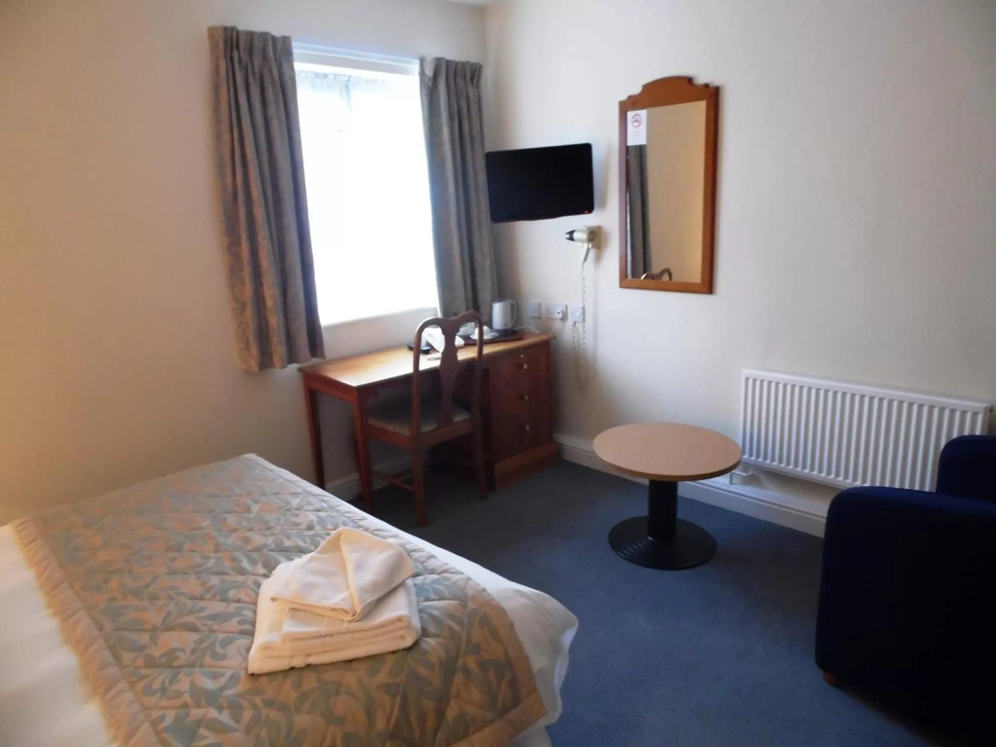 Photo of the whole room, Bed in Yarnfield Park Training And Conference Centre