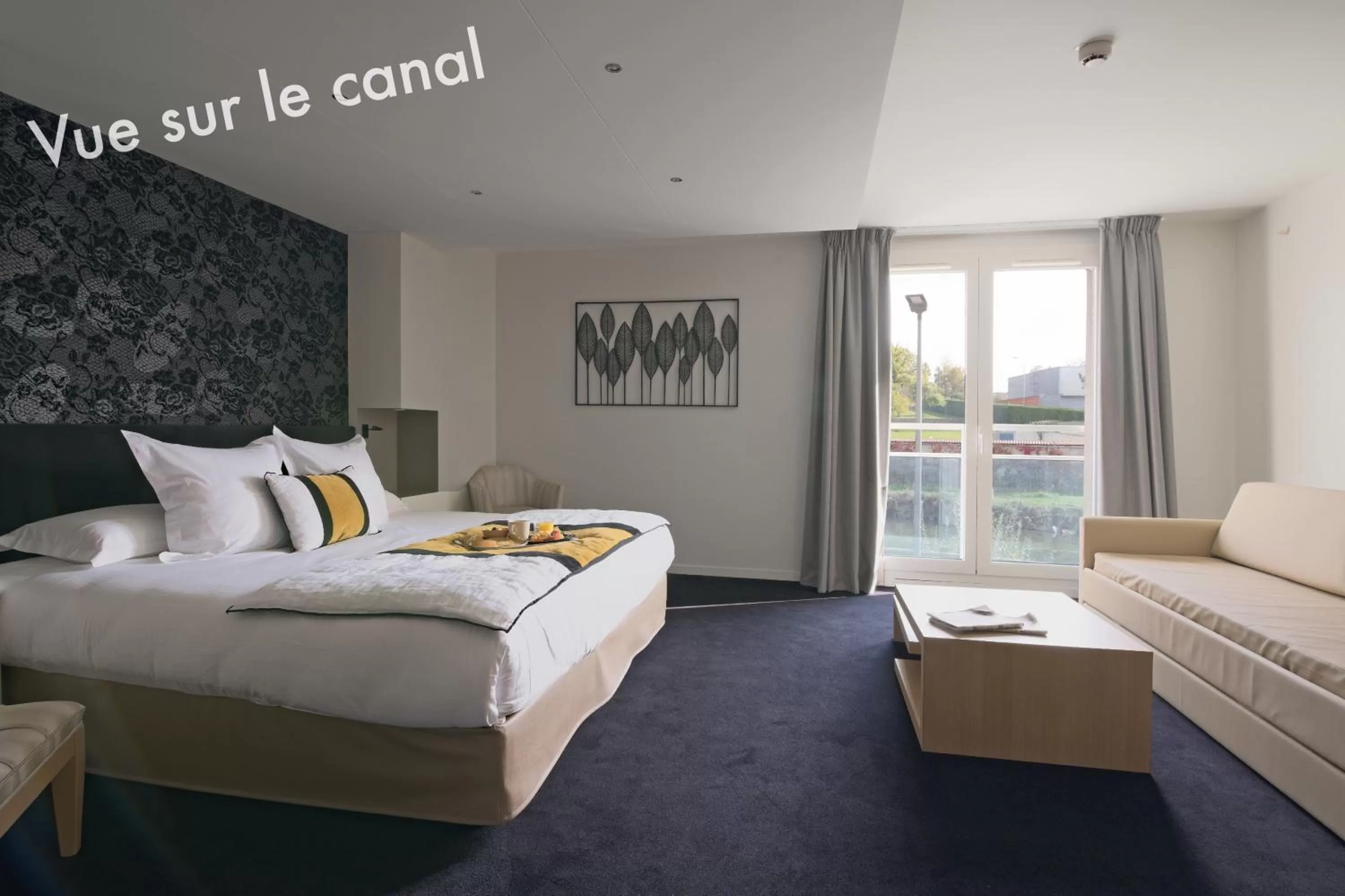 River view, Bed in Les Suites - Konine 4 - Hotel & Bar & Restaurant