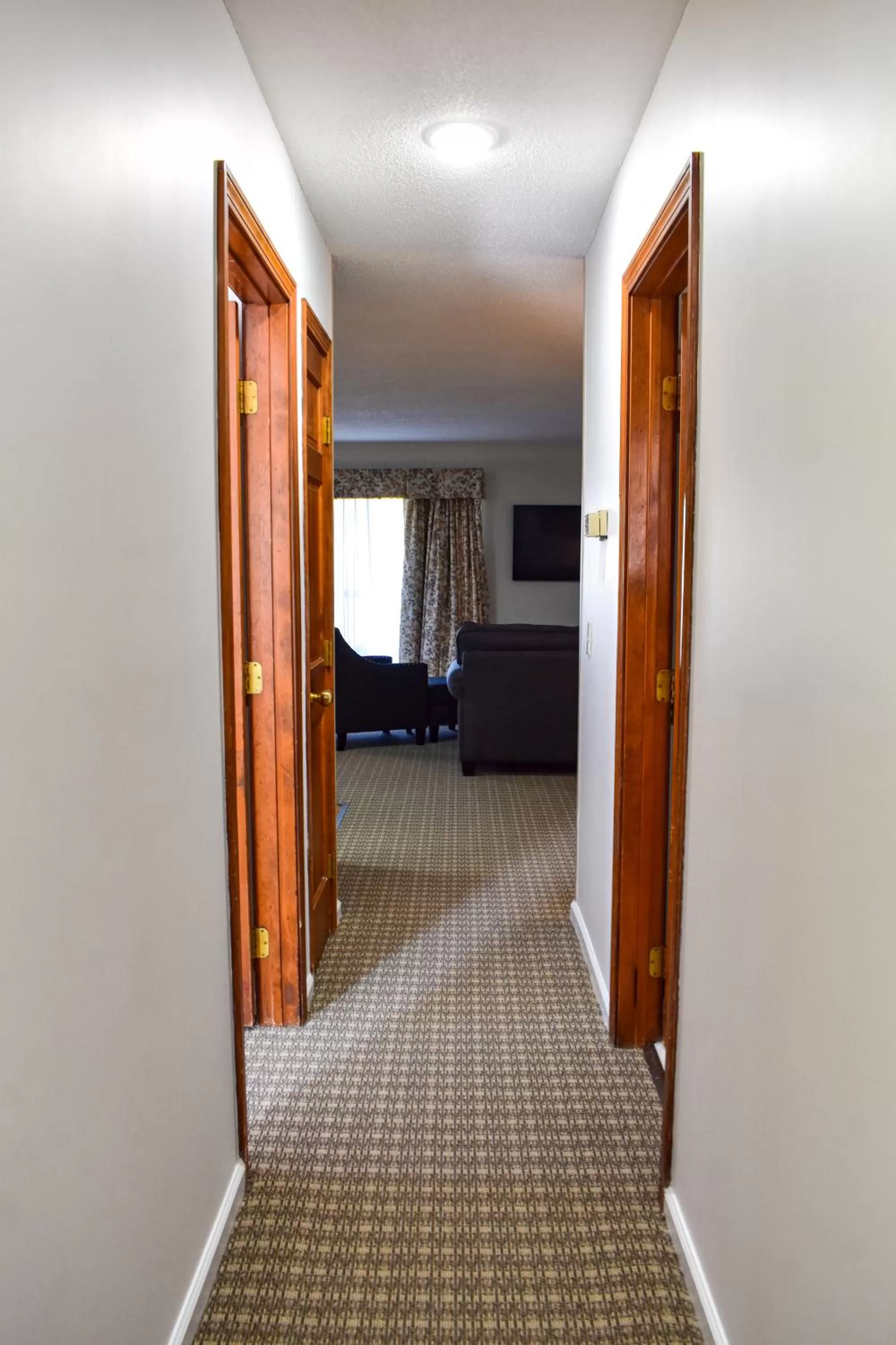 Bed in The Central Downtown Inn Suites