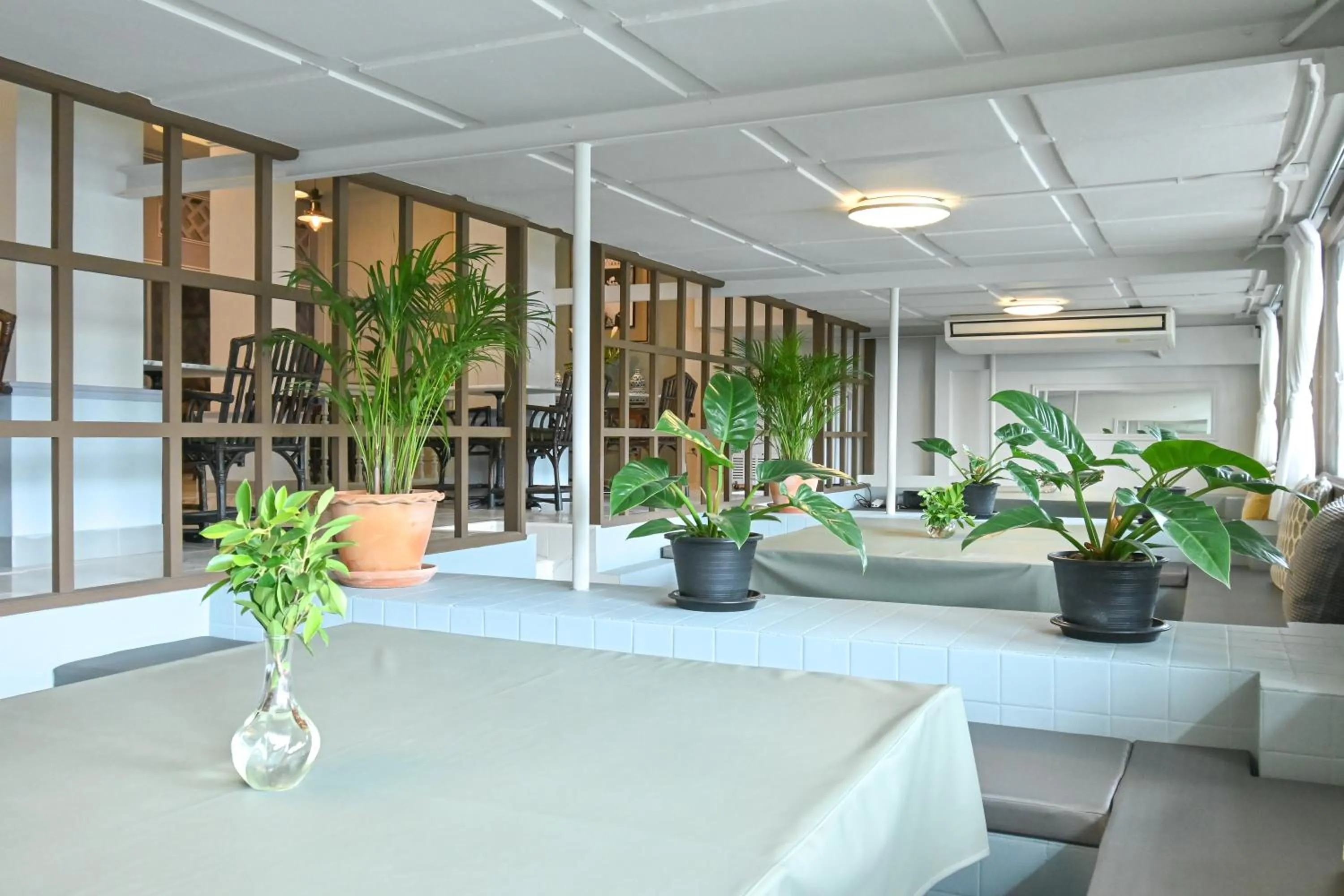 Restaurant/places to eat in The Krungkasem Srikrung Hotel