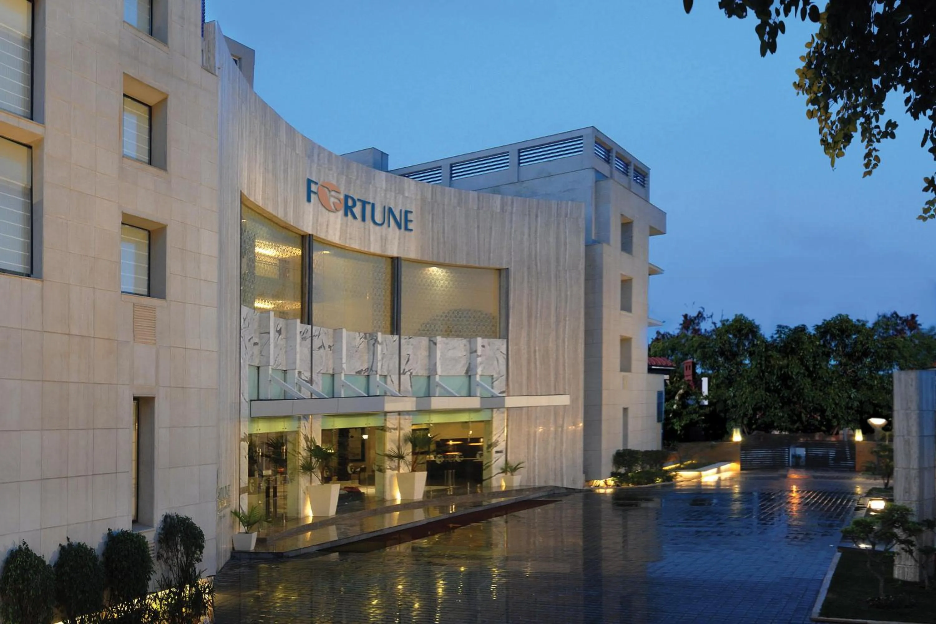 Facade/entrance in Fortune Sector 27, Noida - Member ITC Hotels' Group