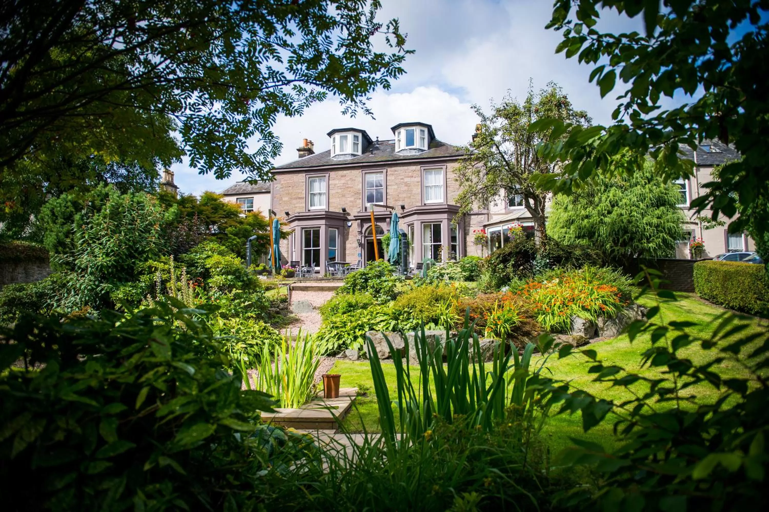 Facade/entrance in The Parklands Hotel