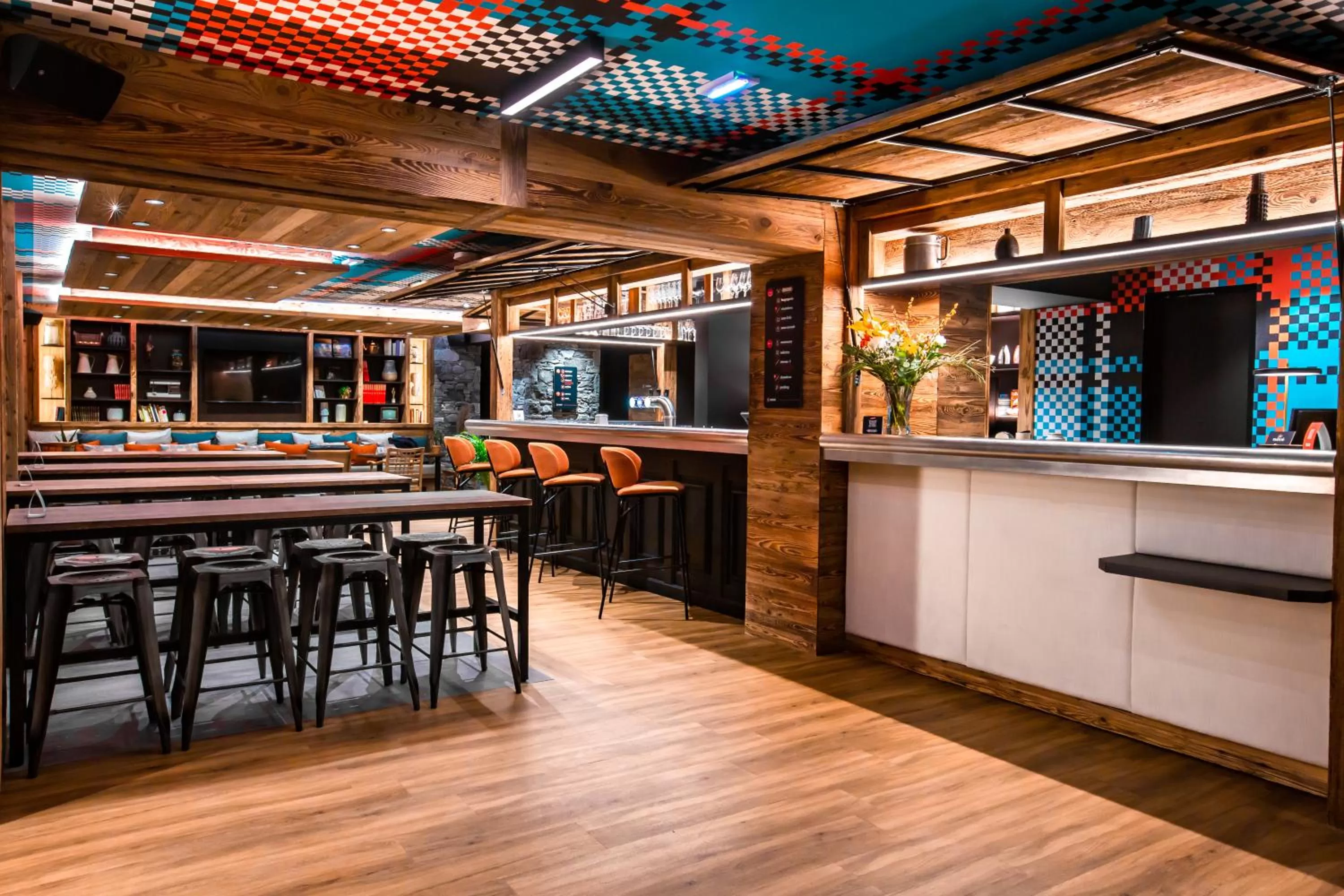 Lounge or bar in Hôtel Névé