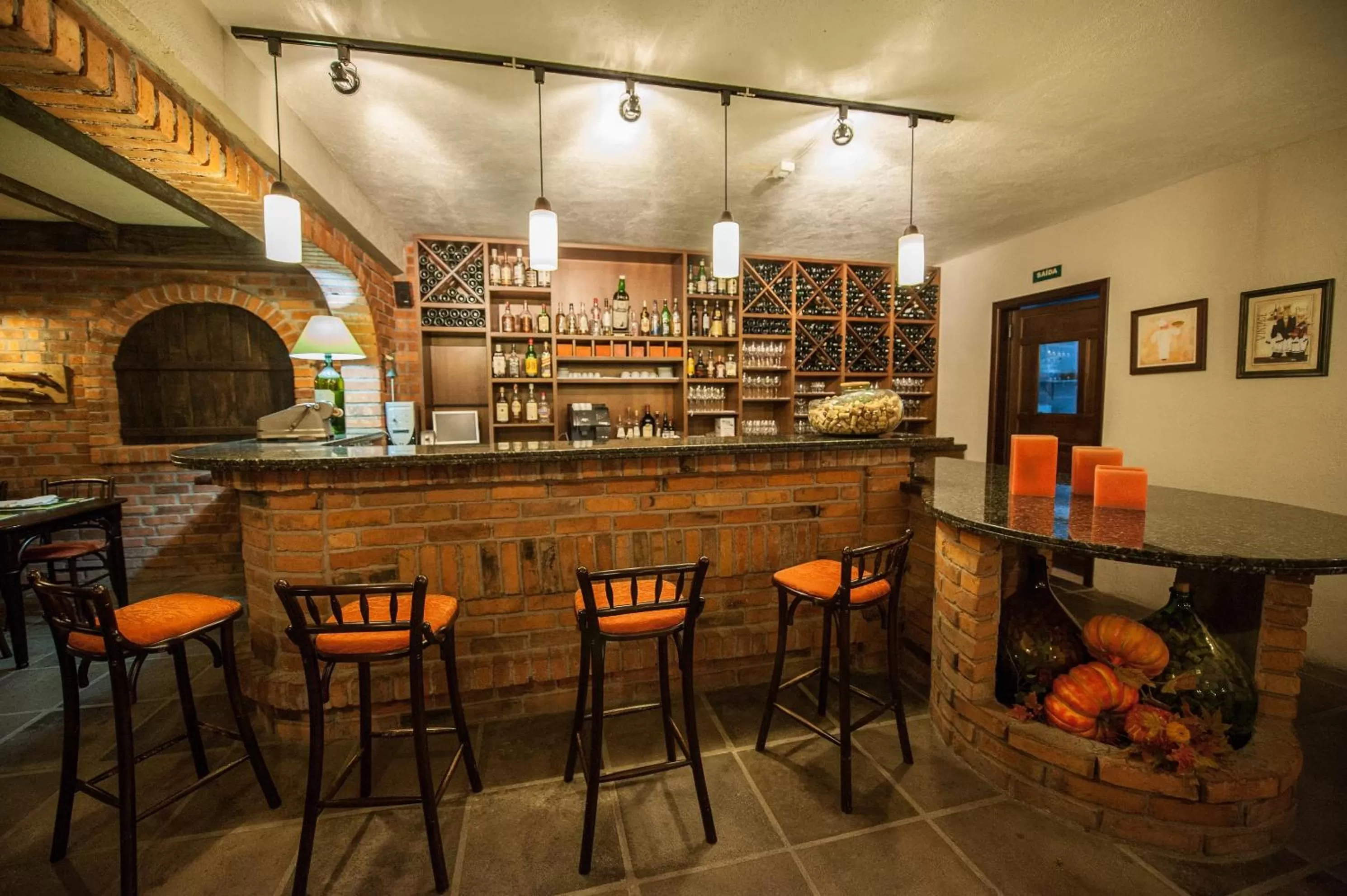 Restaurant/places to eat in Farina Park Hotel