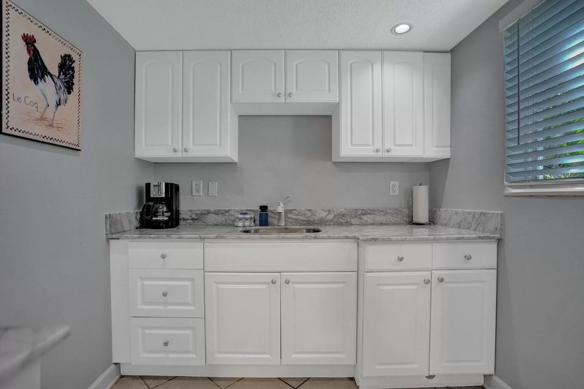 Kitchen or kitchenette, Kitchen/Kitchenette in The Worthington Resorts - Clothing Optional - Men Only - Solo hombres