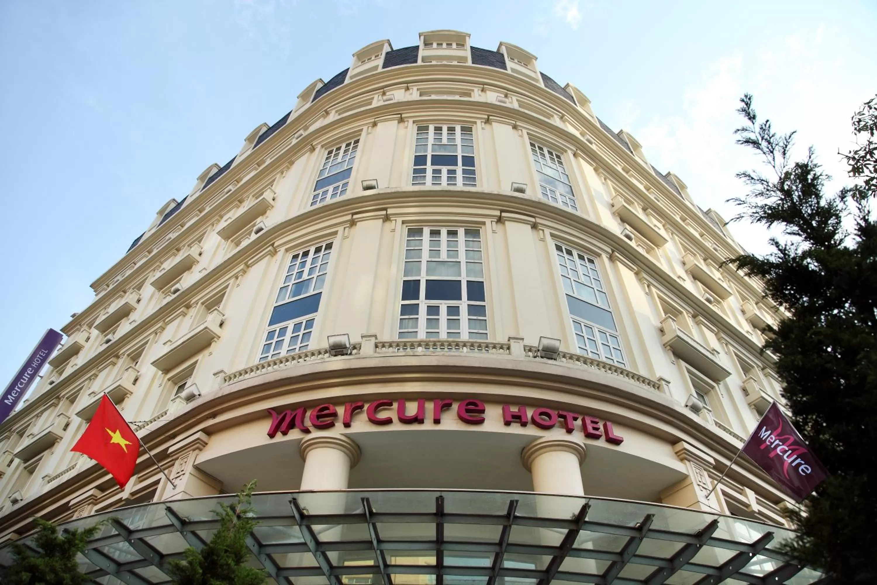 Facade/entrance in Mercure Hanoi La Gare Hotel