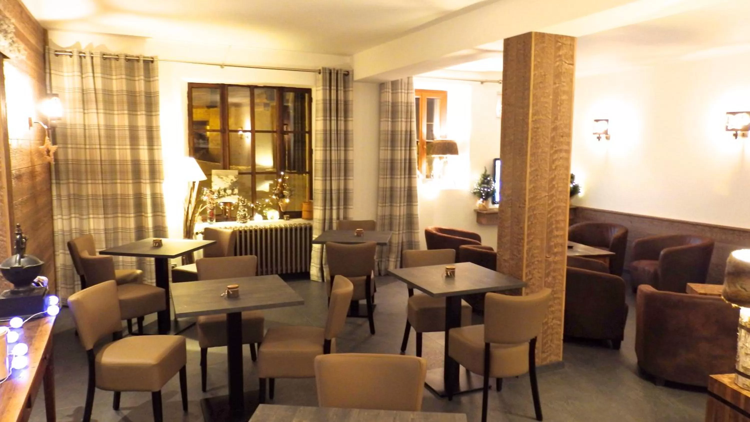 Lounge or bar in Hôtel Viallet