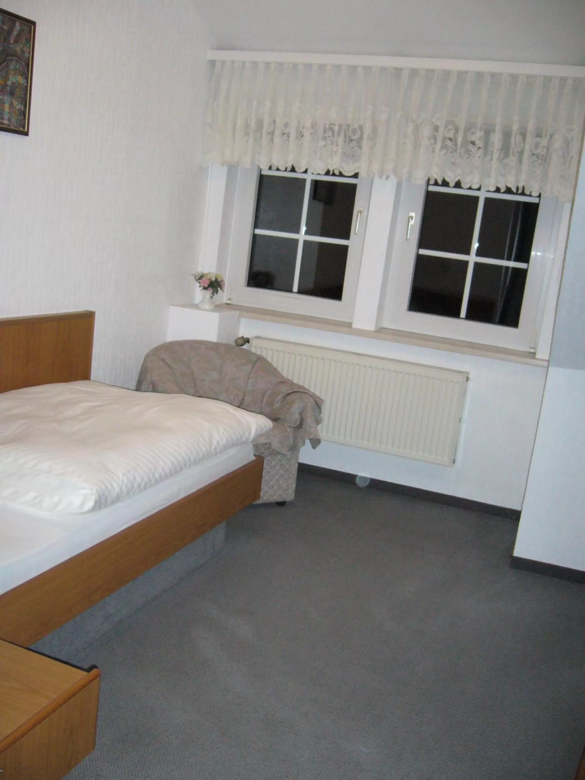 Photo of the whole room, Bed in Pension Zur Harburg