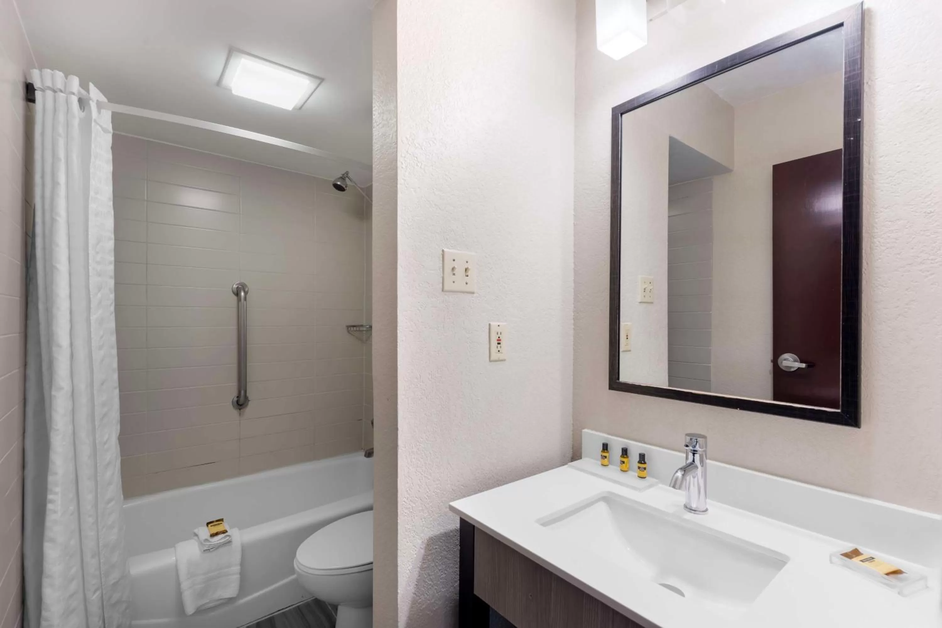 Bathroom in Best Western Plus Austin Central