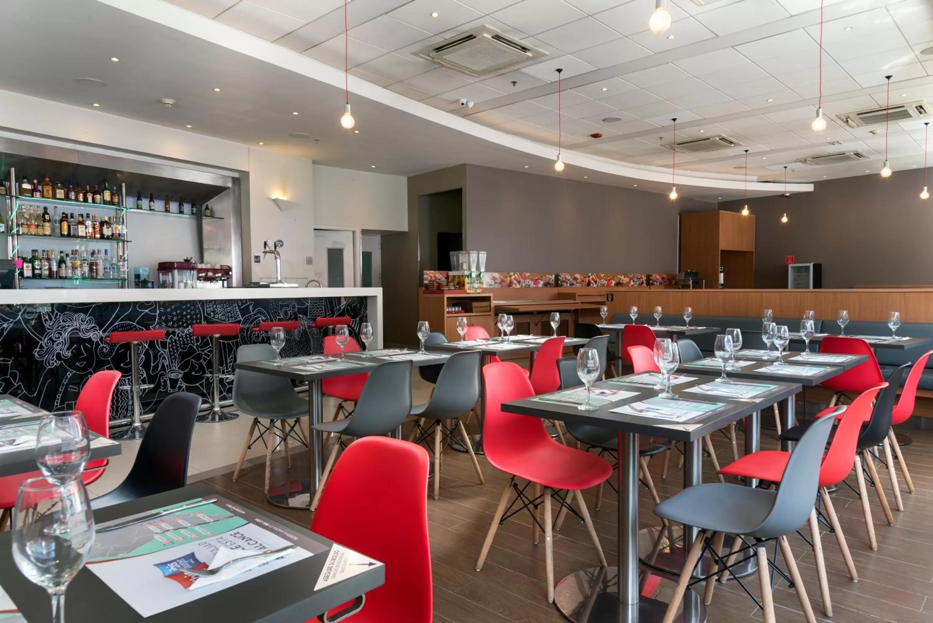 Restaurant/places to eat in ibis Valparaiso